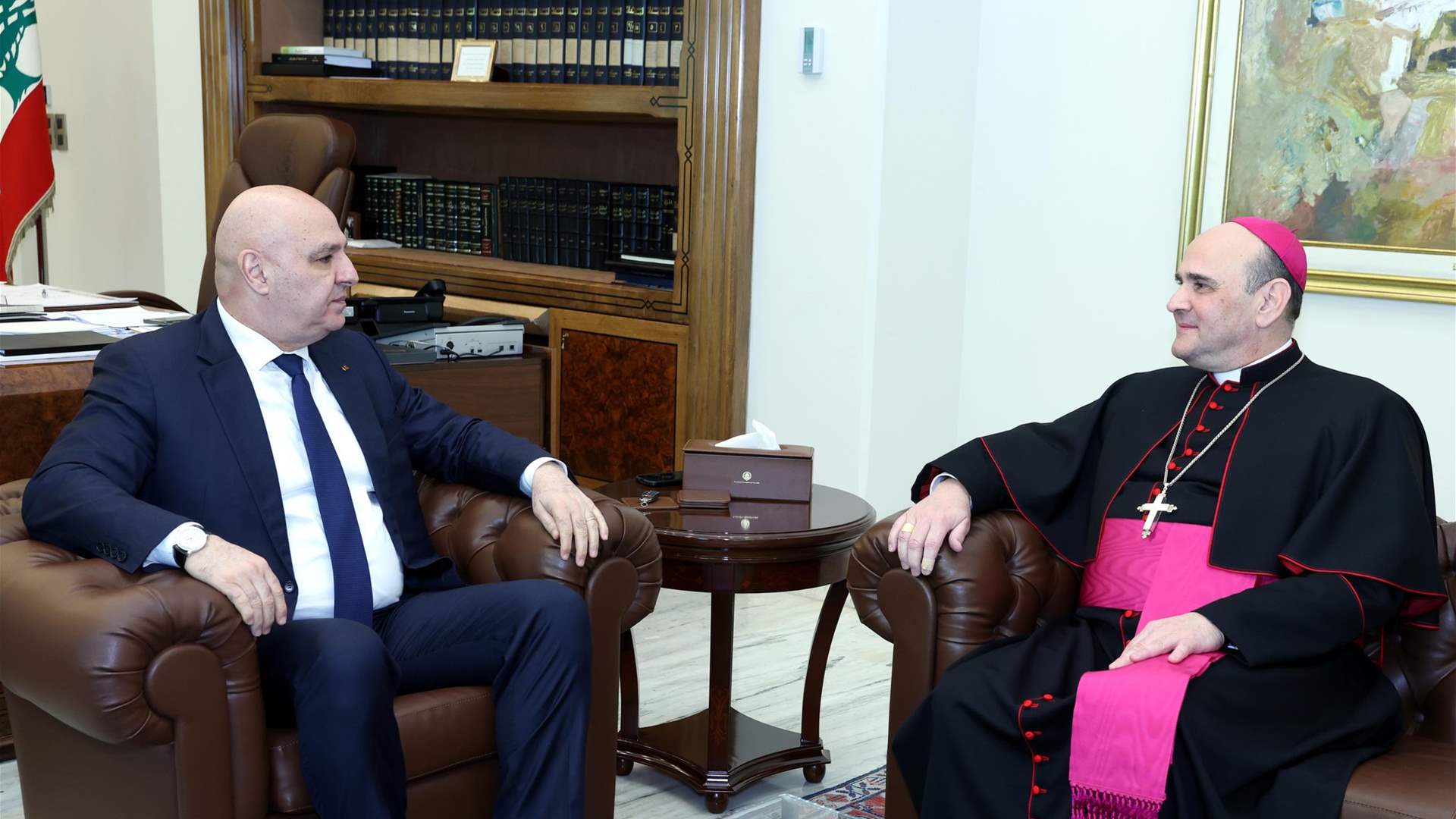 رئيس الجمهورية العماد جوزاف عون أطلع السفير البابوي لدى لبنان المونسنيور باولو بورجيا على تطورات الوضع في الجنوب بعد اتساع الاعتداءات الاسرائيلية والتوغل في عدد من القرى الحدودية وطلب منه تدخل الكرسي الرسولي لوقفها