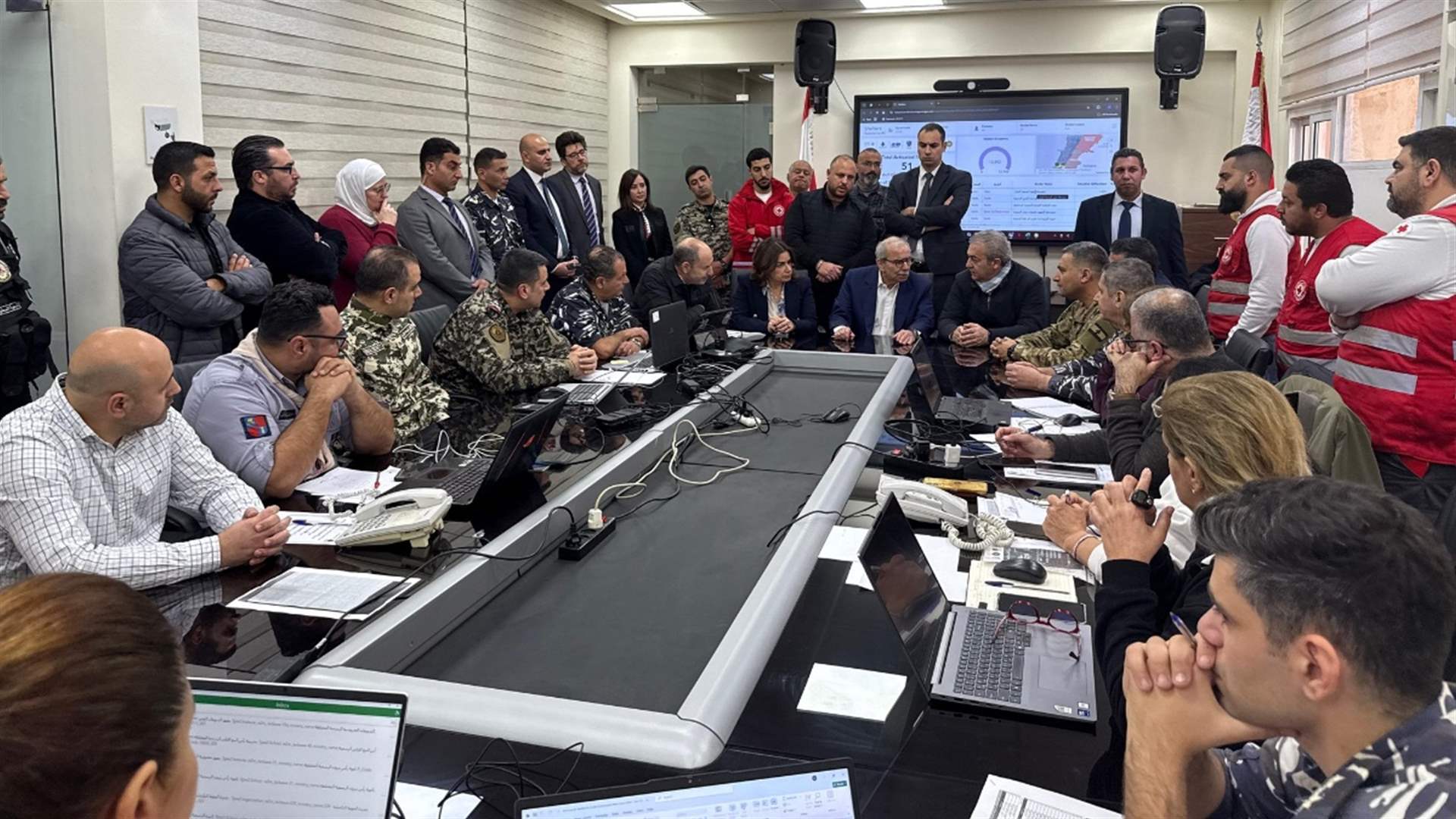 PM Salam holds meeting at South Lebanon Disaster Management Unit: Government strives to provide essential supplies for displaced people