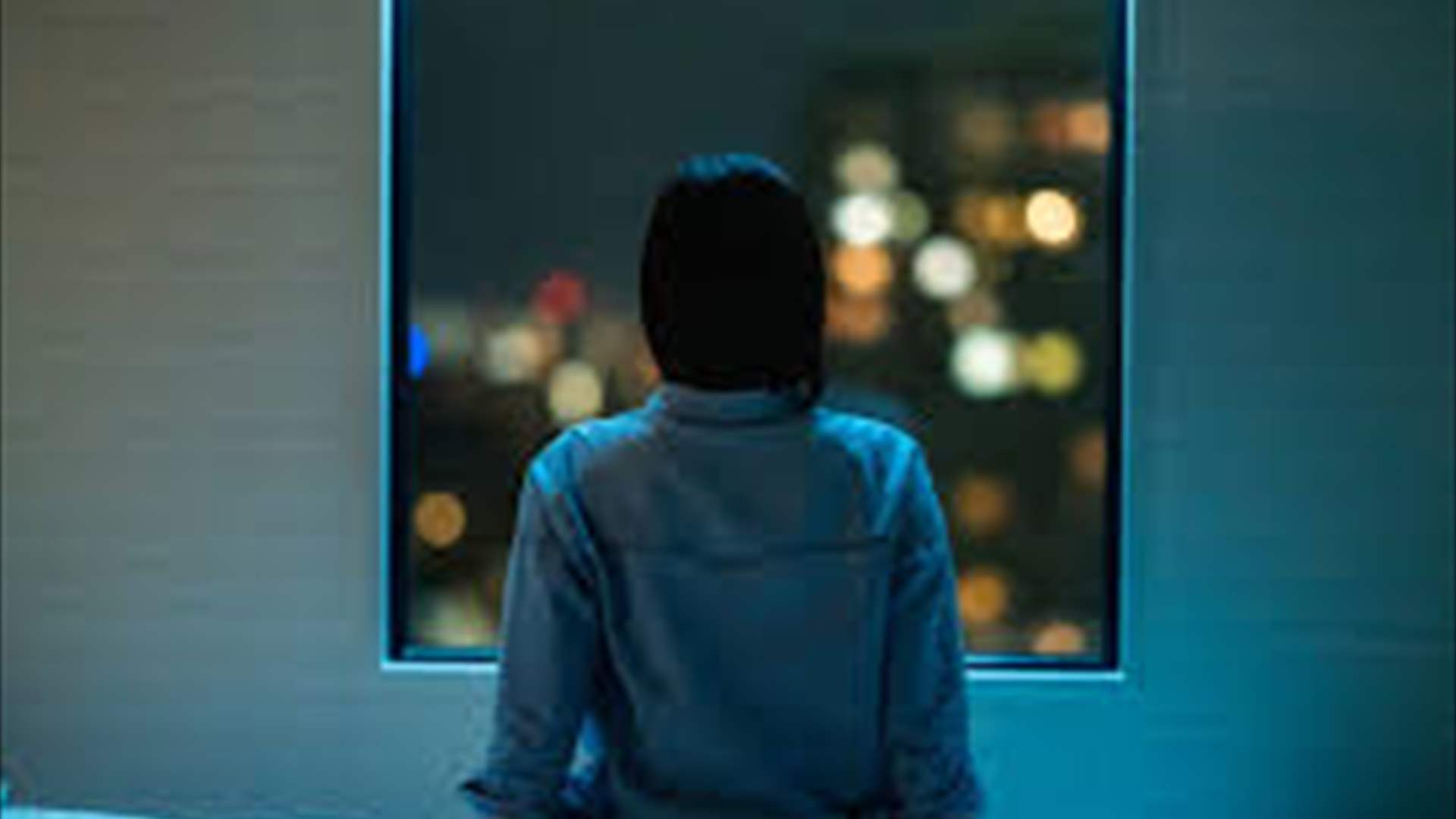 "الغروب الرقمي" قبل النوم... كيف نستعيد نومنا في زمن القلق؟