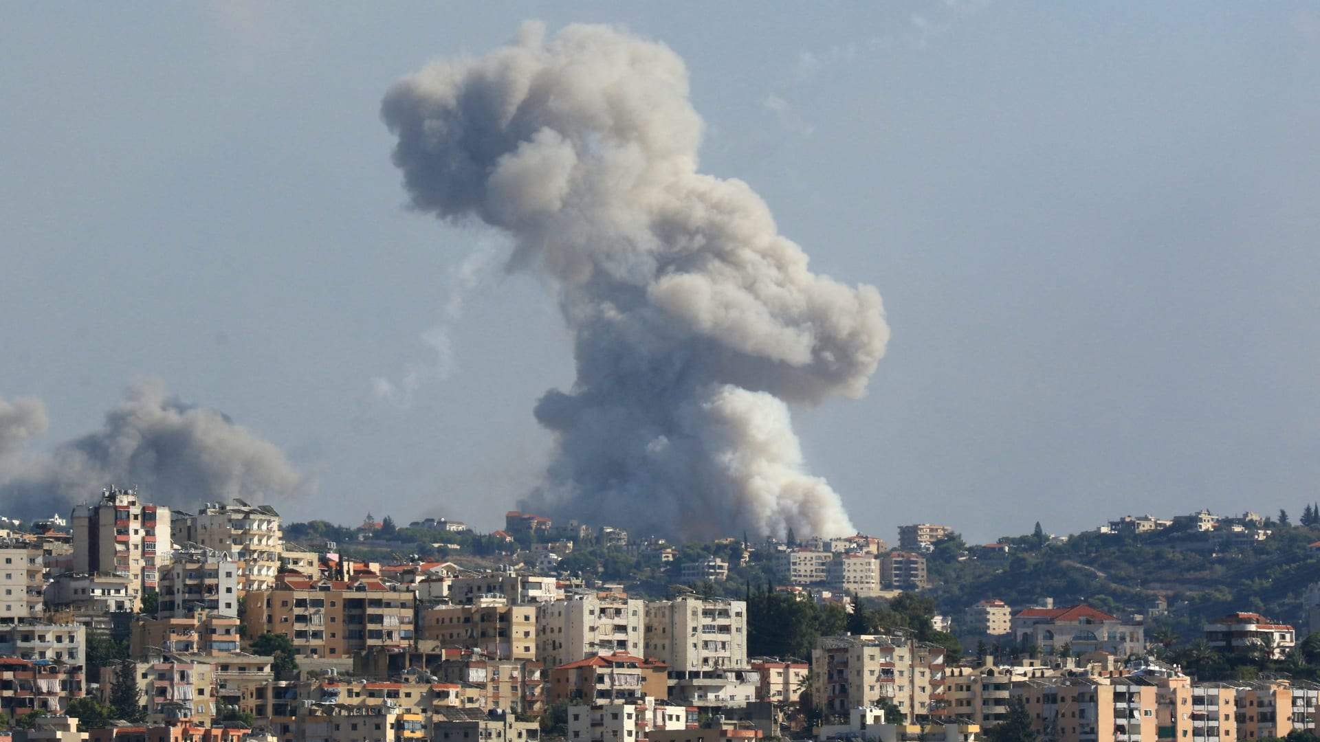 ممثلة سورية شهيرة تتضامن مع لبنان: "سامحوني على عجزي"