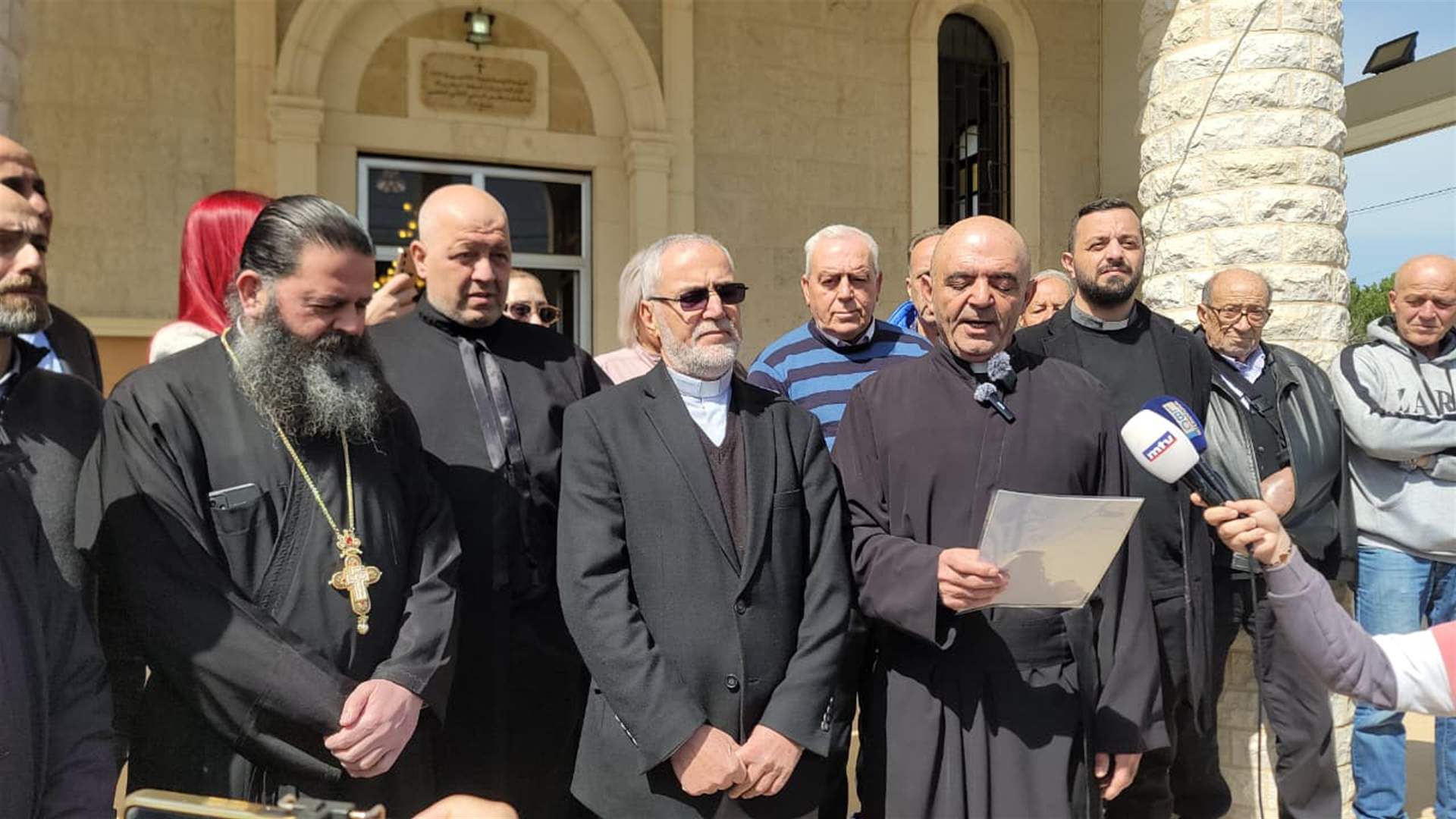 وقفة تضامنية لأبناء قرى مرجعيون تأكيداً للتمسك بالأرض والبقاء في القرى