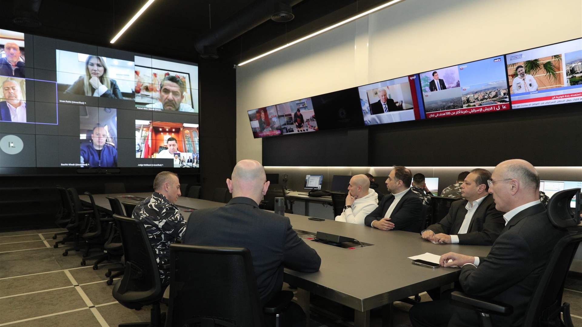 الحجار عقد اجتماعا مع المحافظين في ضوء تزايد حالات النزوح ومتابعة للإجراءات والتدابير المتخذة لمواكبة الأوضاع الراهنة 