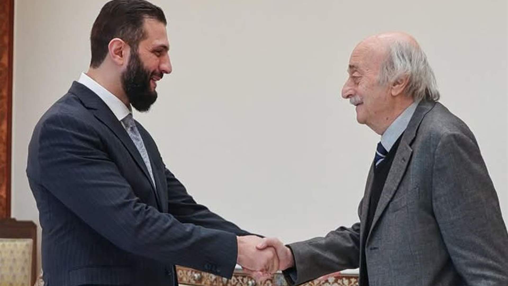 اتصال هاتفيّ بين جنبلاط والشرع: للتنسيق والتفاعل بين الحكومتين