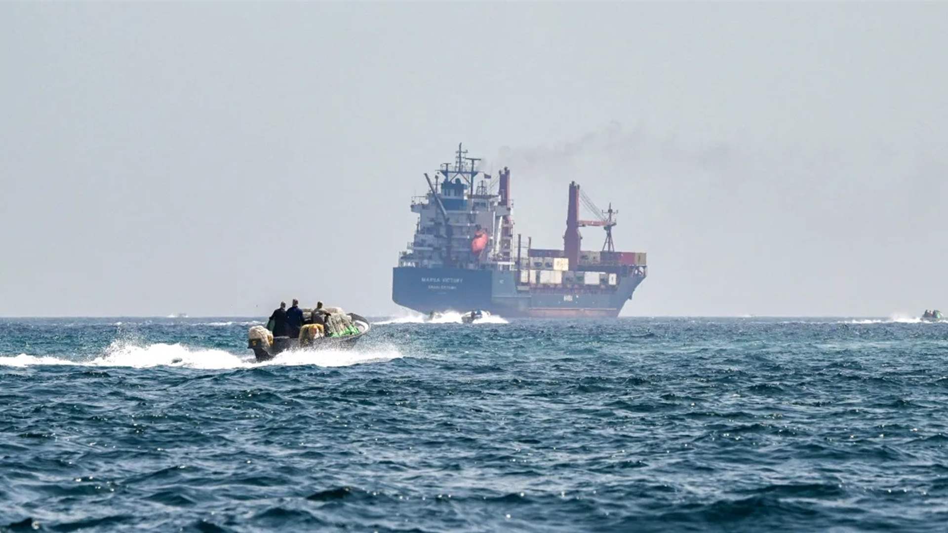 الحرس الثوري الإيراني يعلن استهداف ناقلة في الخليج ترفع علم جزر مارشال