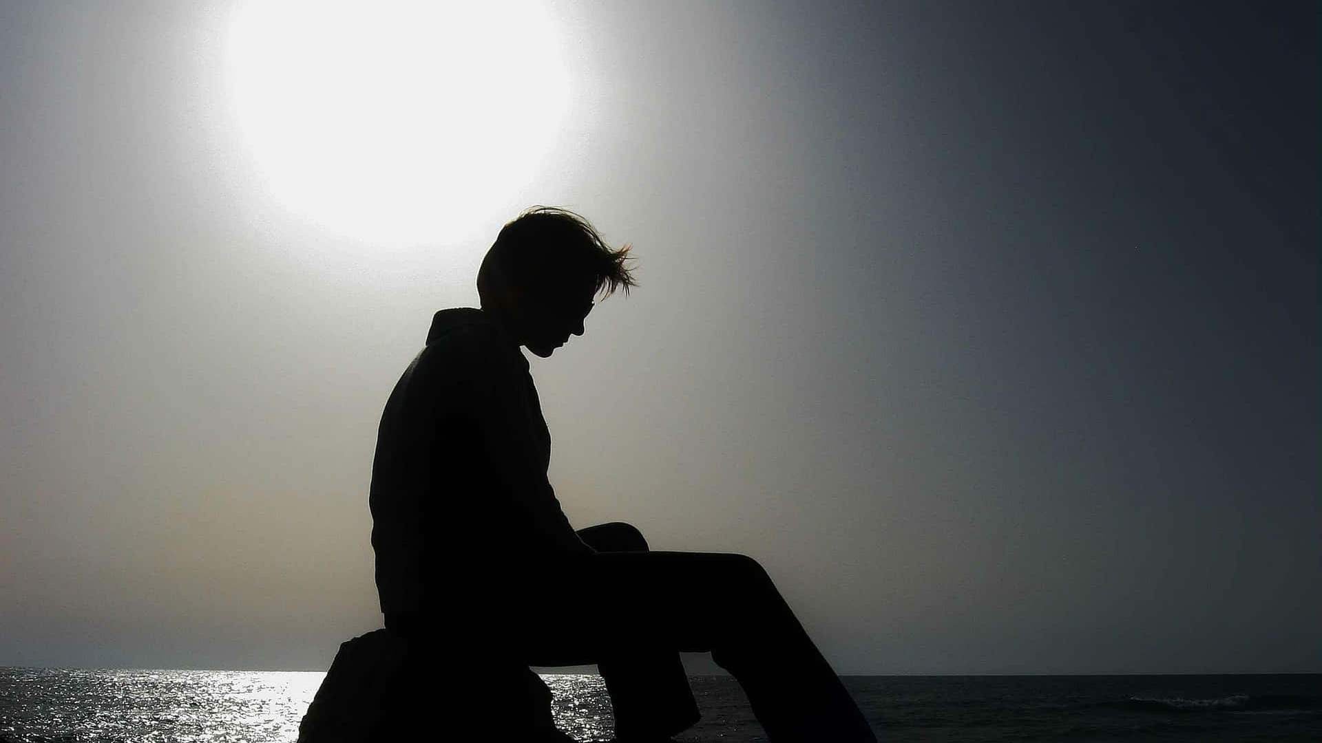 حين ينجو البعض ويعاني الآخرون… "ذنب النجاة" شعور خفي يرافق الناس في زمن الحروب