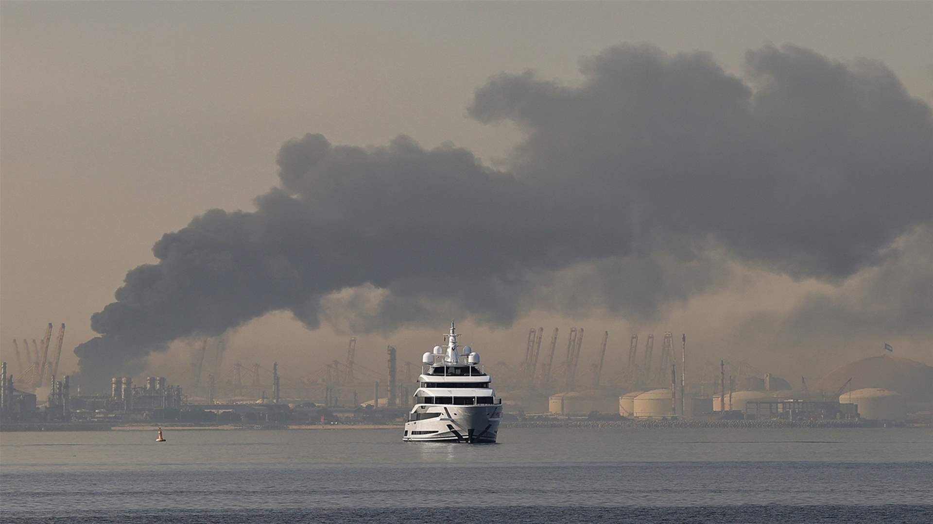 Iran urges UAE residents to stay away from ports