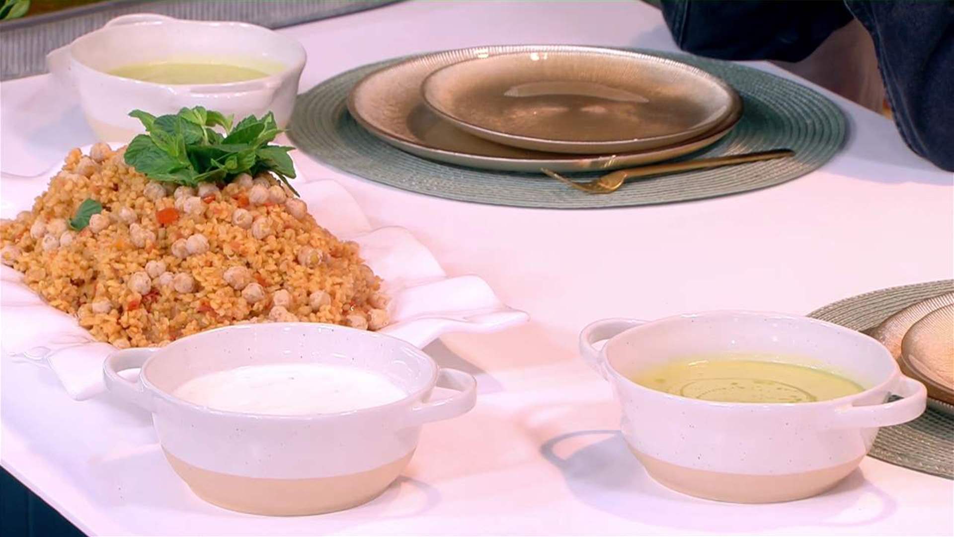 البرغل والبندورة وشوربة الكوسا على طريقة الشيف حنا طويل (فيديو)