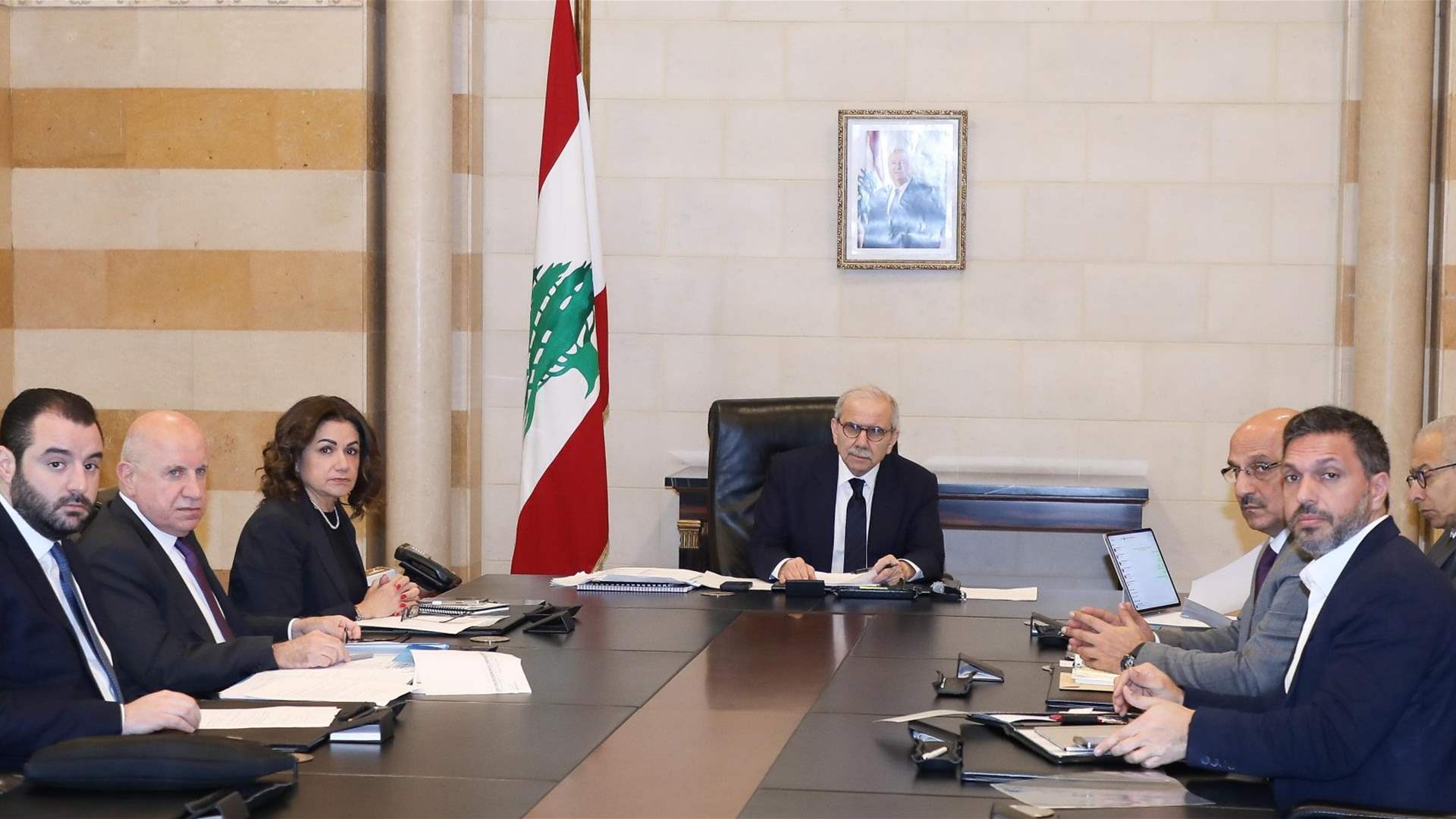 سلام يعقد اجتماعاً لمتابعة انتظام تأمين المازوت والمحروقات إلى مراكز الإيواء