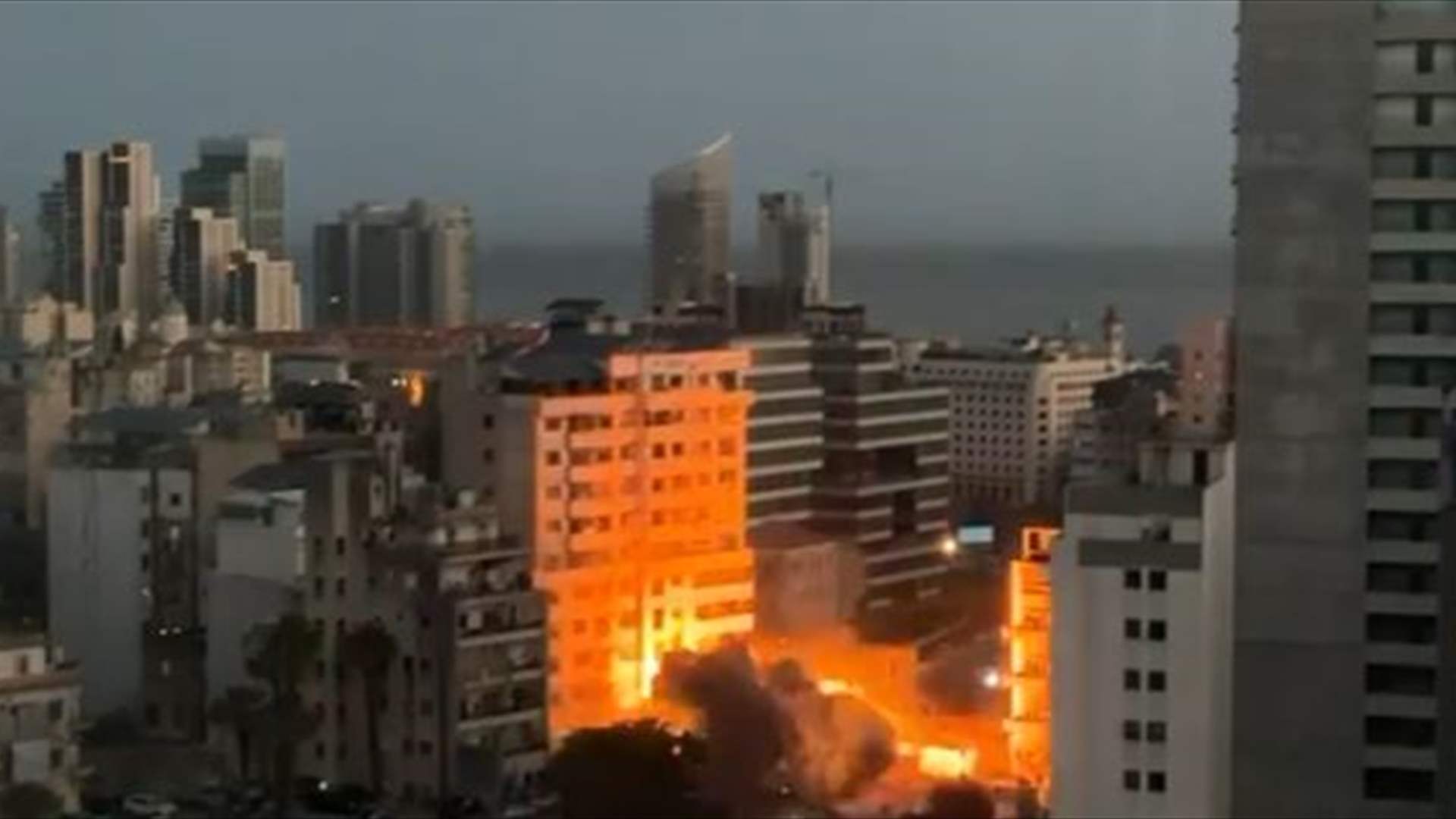 لحظة الإستهداف الإسرائيلي للمبنى المهدد في الباشورة (فيديو)