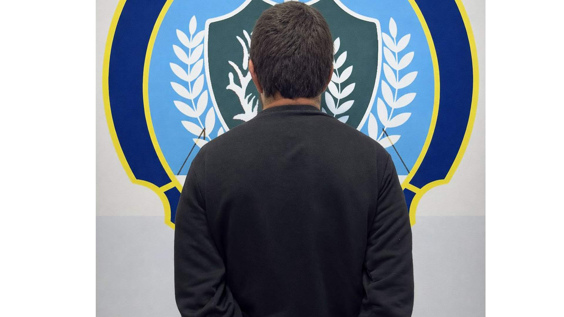 استغل أوضاع النازحين وأنشأ حسابات وهمية على مواقع التواصل الاجتماعي وزعم تأمين شقق للإيجار...