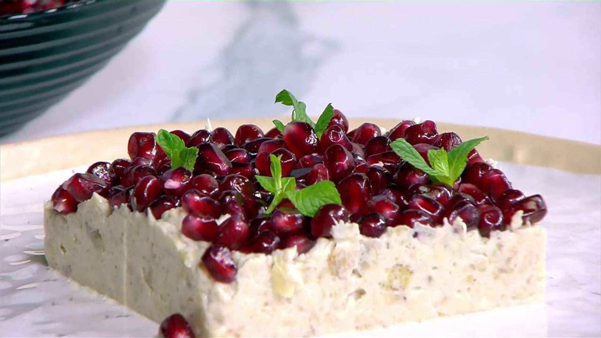 من المتبل إلى المحمرة… وصفات صيامية مميزة مع الشيف حنا طويل (فيديو)