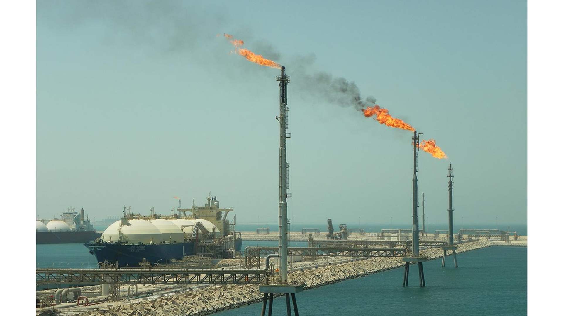 هيئة بحرية: سفينة أصيبت بمقذوف قرب رأس لفان بقطر