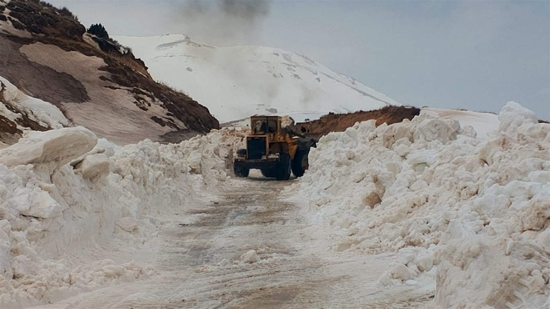 خضر شكر لوزارة الأشغال فتح طريق الهرمل - سير الضنية المقفلة بالثلوج