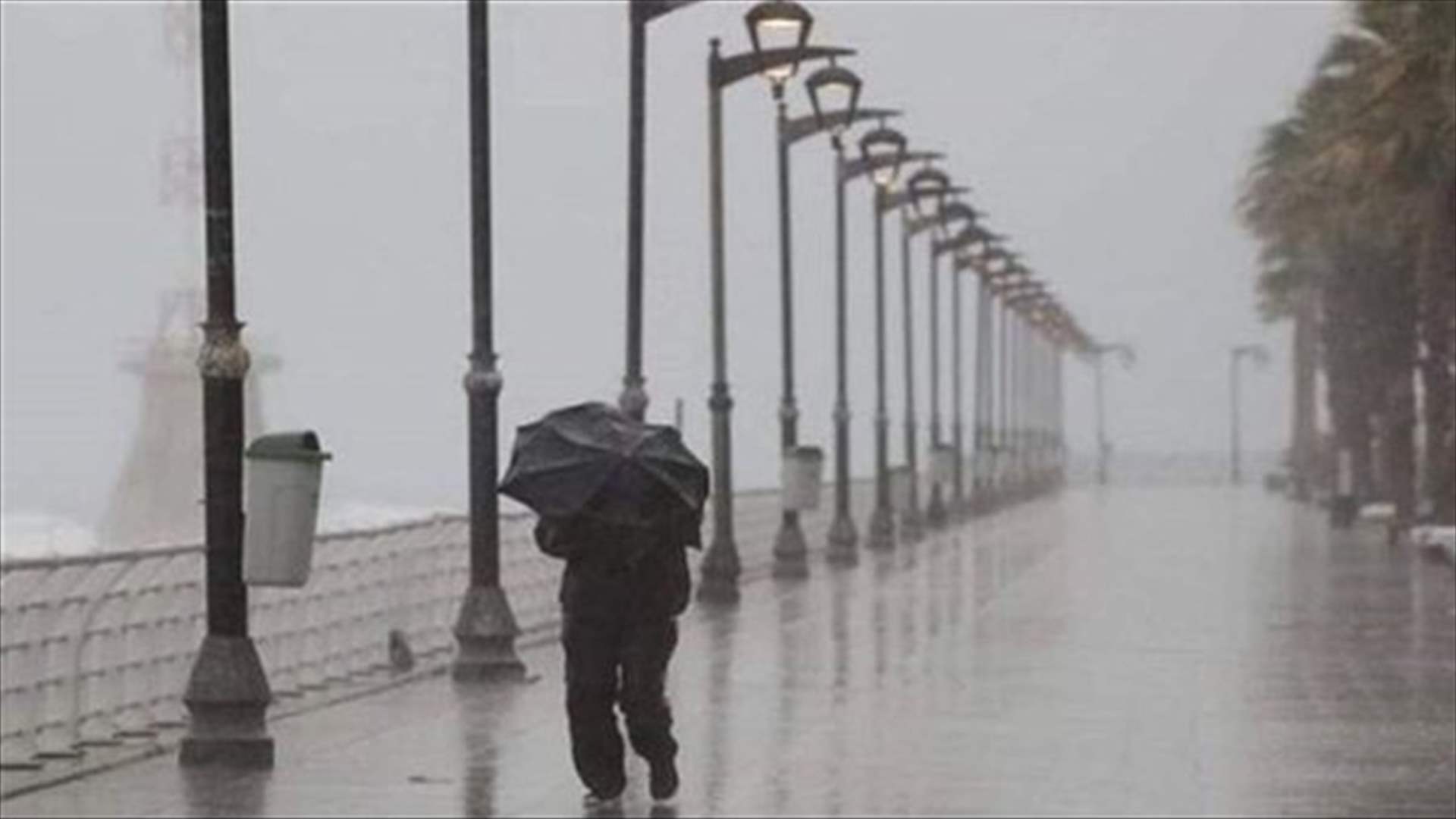 منخفض جويّ مستمر وانخفاض بدرجات الحرارة وامطار غزيرة