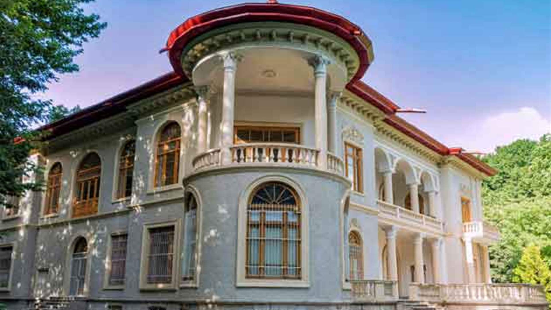 الغارات على طهران تمتدّ إلى التراث… أضرار في قصر سعد آباد