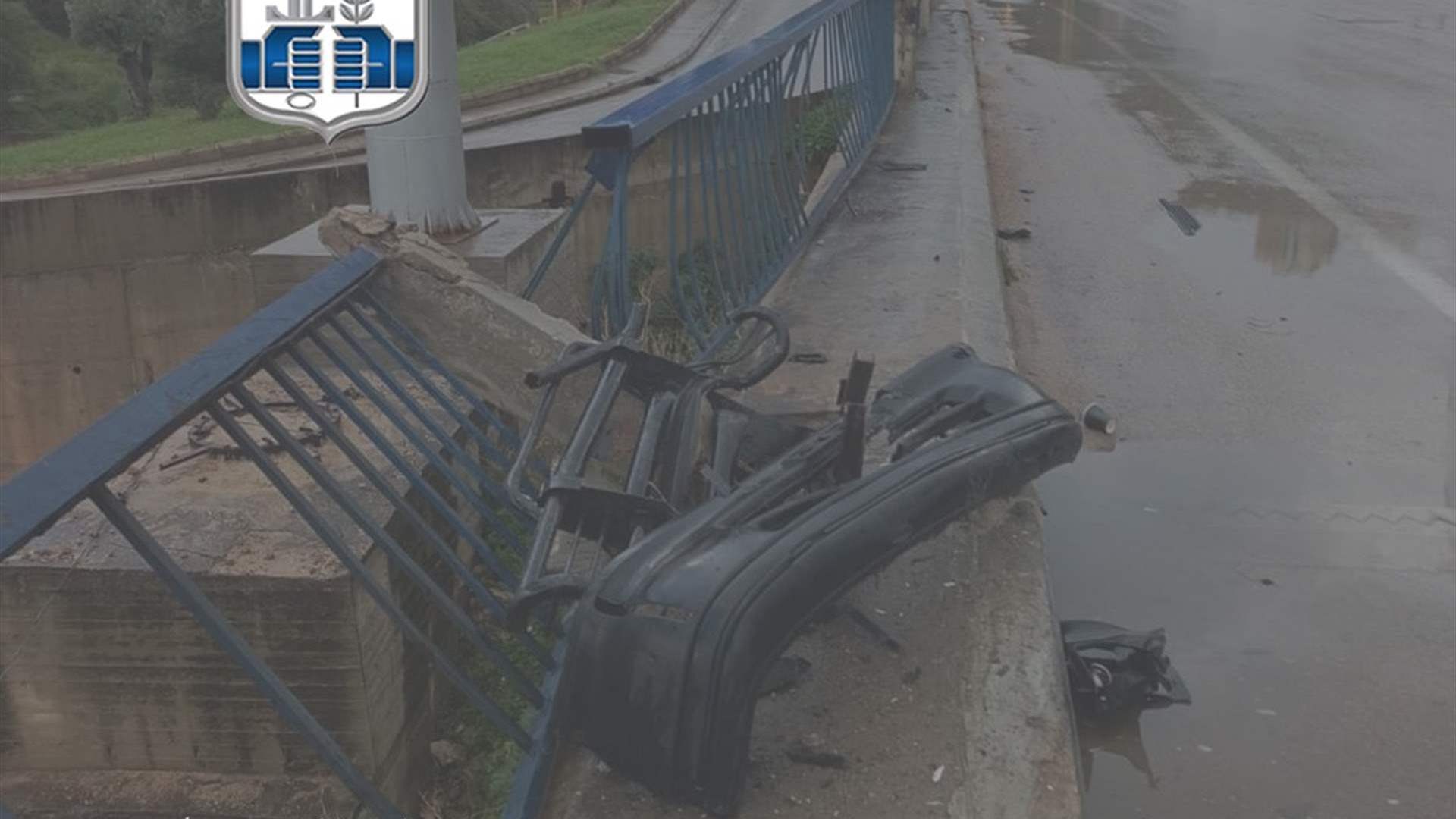 قوى الأمن: توخي الحذر على المسلك الغربي لجسر الكازينو باتّجاه بيروت بسبب تصدّع أعمدة الباطون والواقي الحديدي