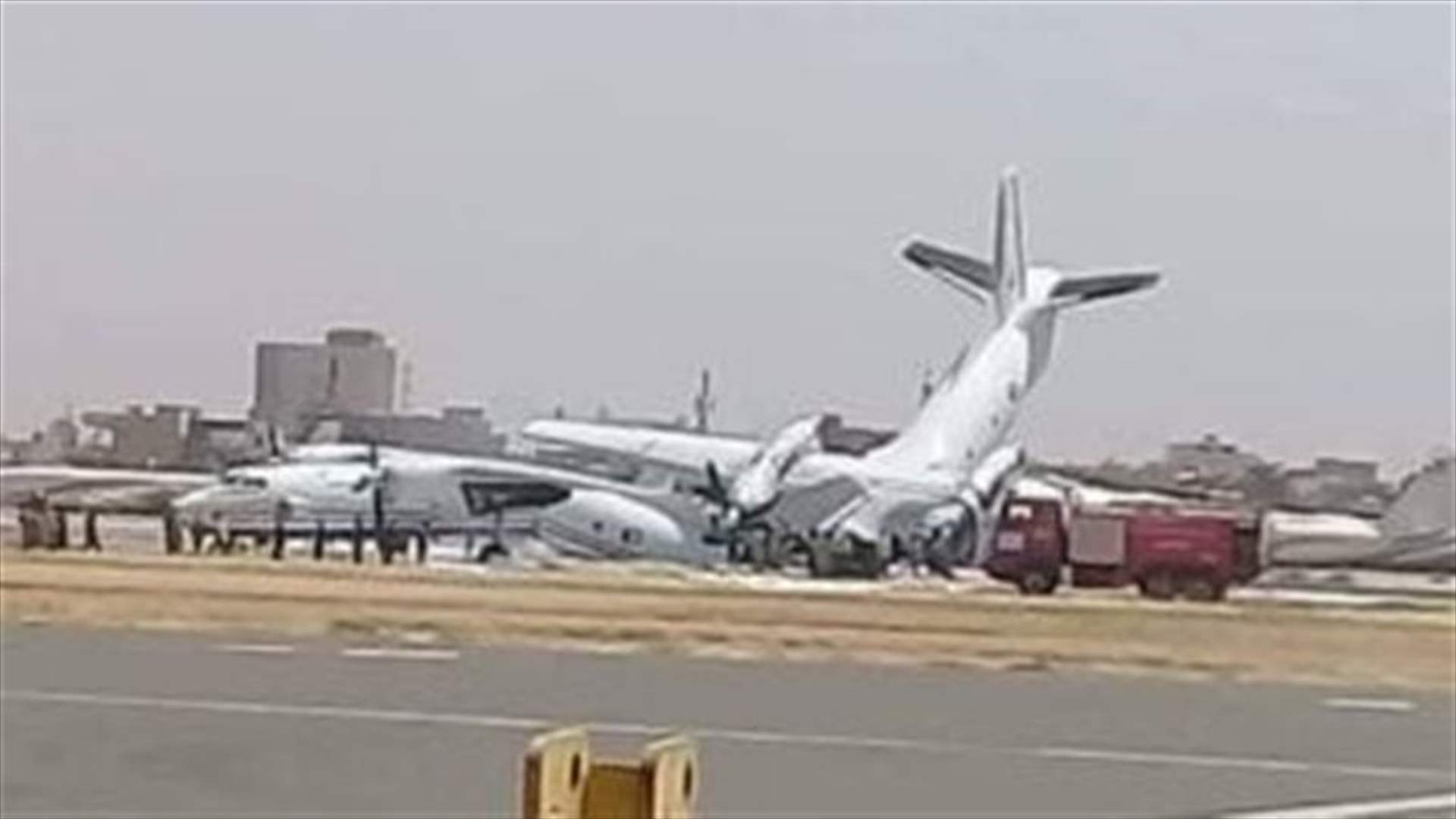 "حادث" بين طائرة ومركبة على مدرج في مطار لاغوارديا في نيويورك 