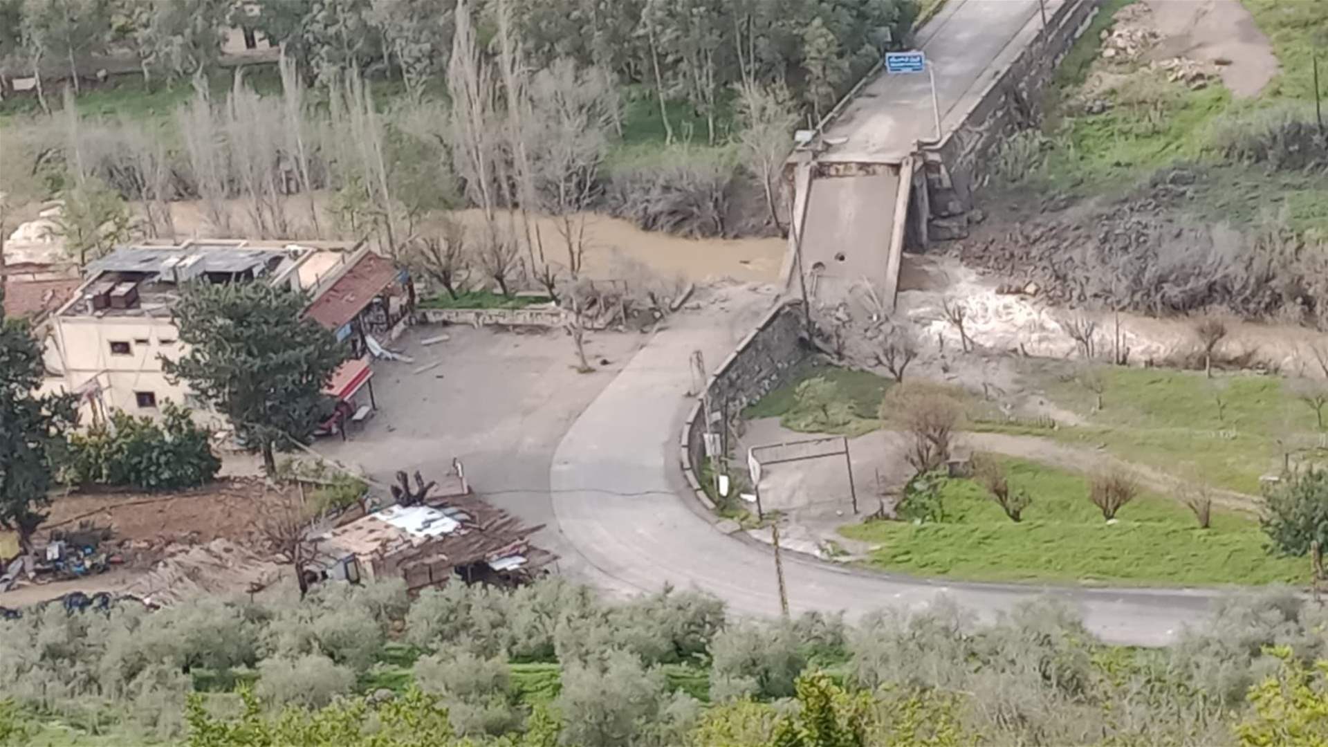 Qaaqaaiyet bridge targeted and destroyed by Israeli airstrike 