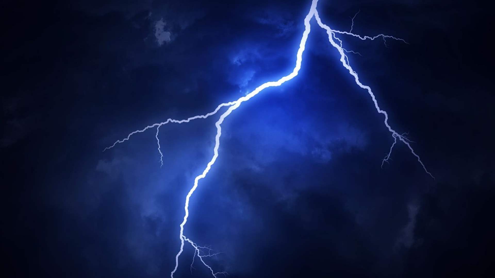 لحظة الصاعقة… كيف يتأثر جسمك بضربة برق؟