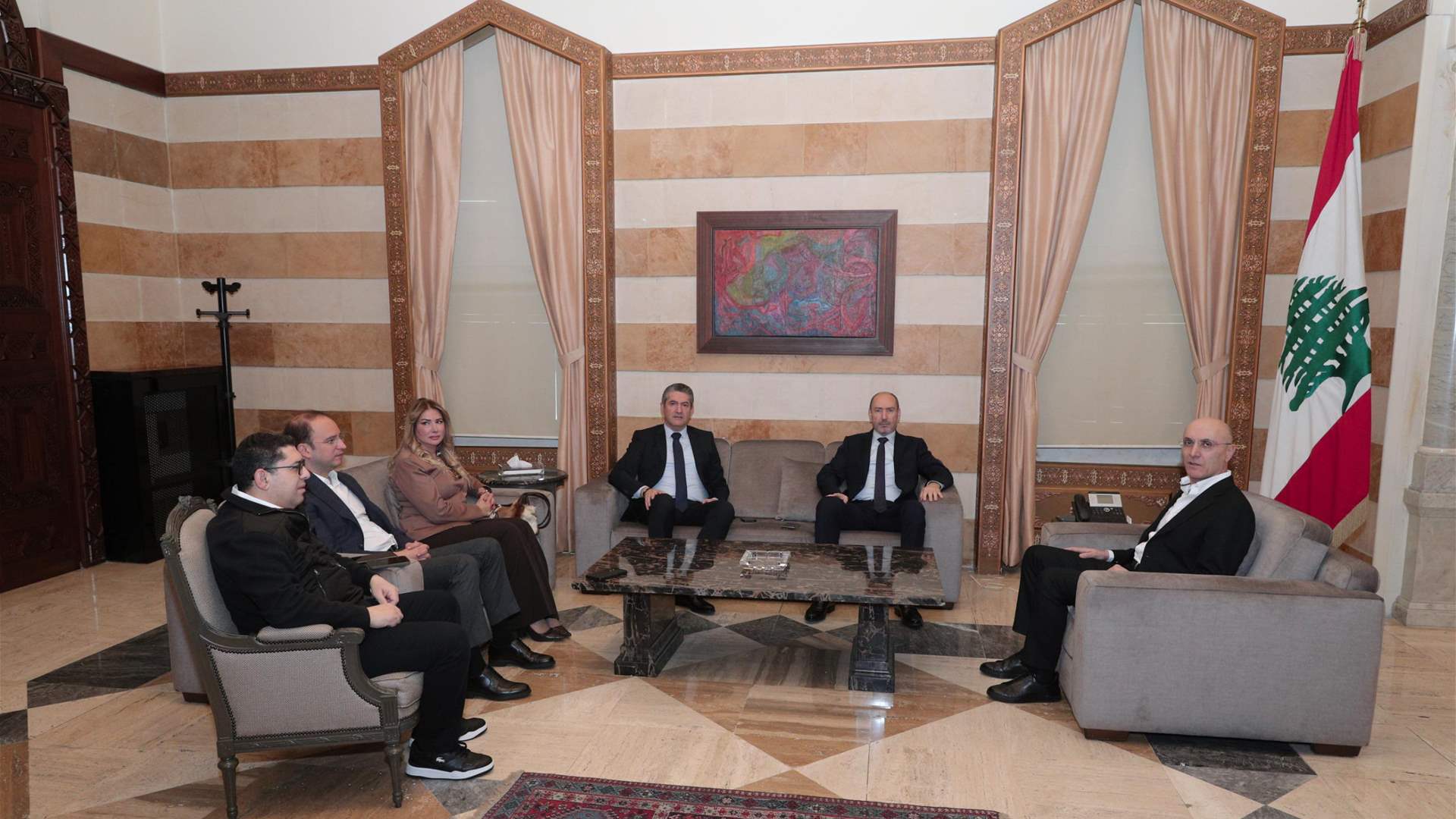 اجتماعات لوزير الداخلية: تعزيز التنسيق ما يضمن استجابة سريعة وفعّالة لمتطلبات المرحلة