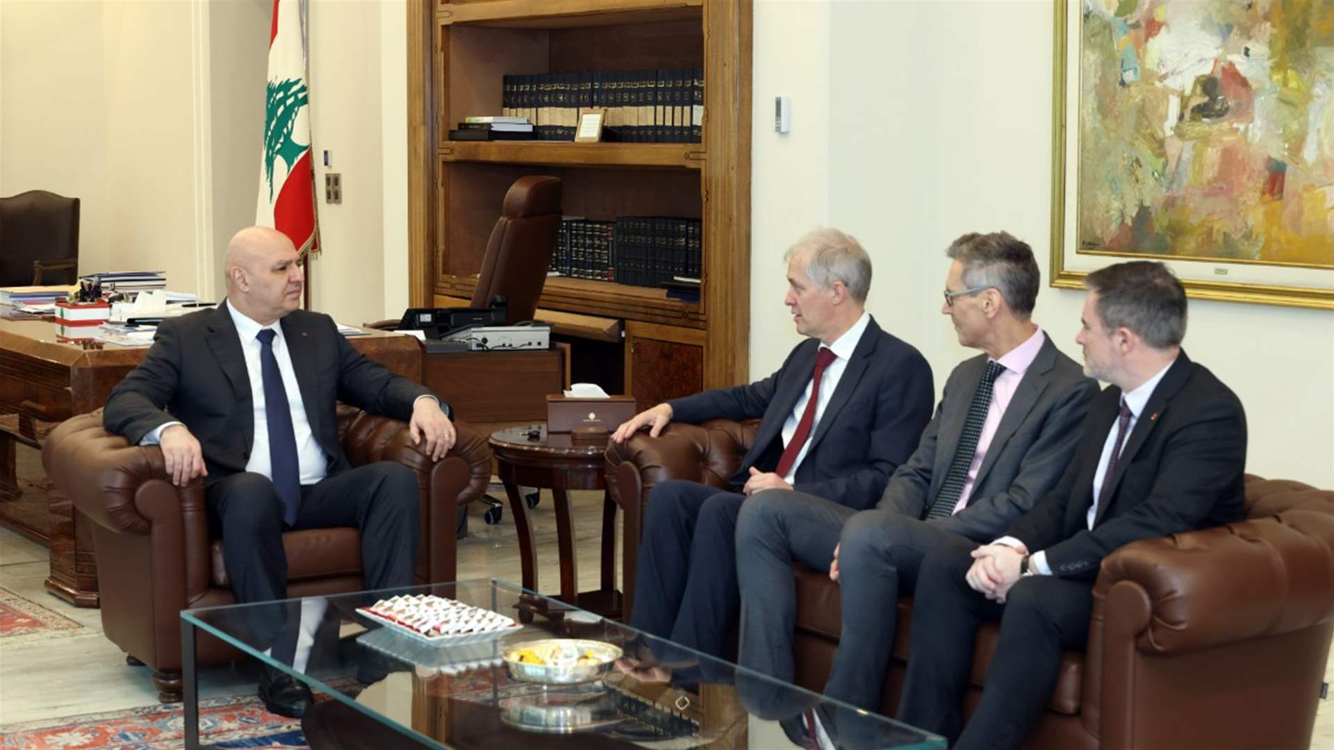 الرئيس عون بحث في التصعيد الاسرائيلي مع سفراء بلجيكا وهولندا وكندا وتأكيد دعم مبادرته التفاوضية