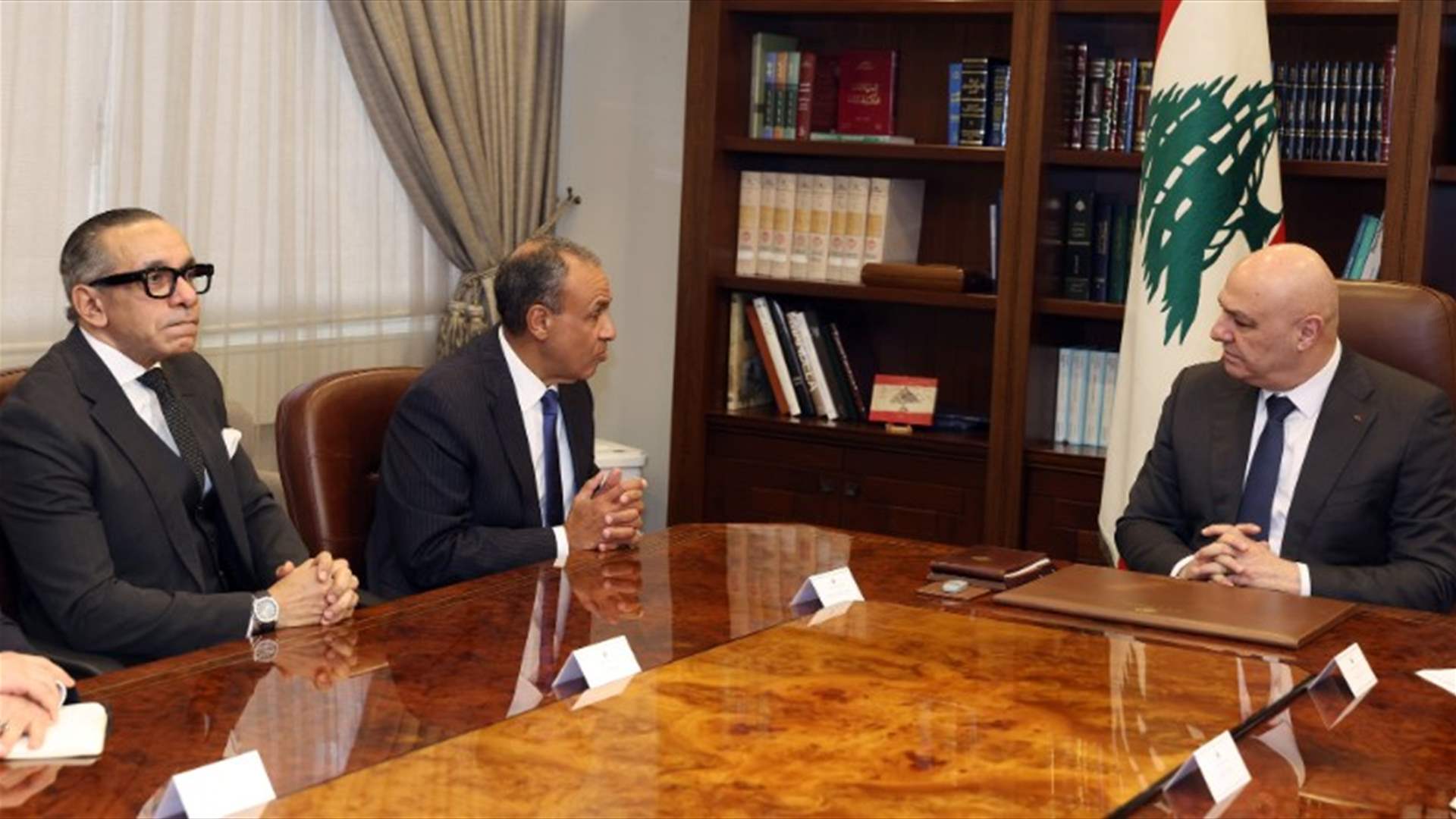 الرئيس عون تبلغ دعم مصر للبنان: نرحب بأي جهد لتفعيل المبادرة اللبنانية لوقف الحرب.. وعبد العاطي يشيد بحكمة عون 