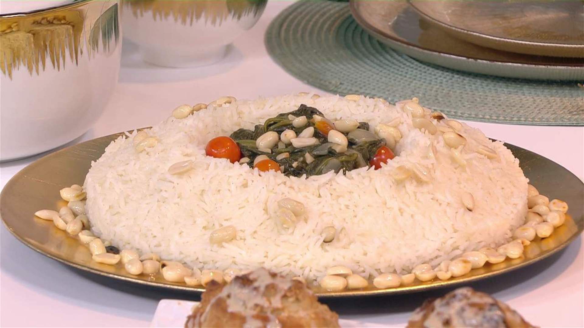 "مشيشا" وعجين مورّق بالطحينة والسكر... أطباق مميزة مع الشيف فادي زغيب (فيديو)