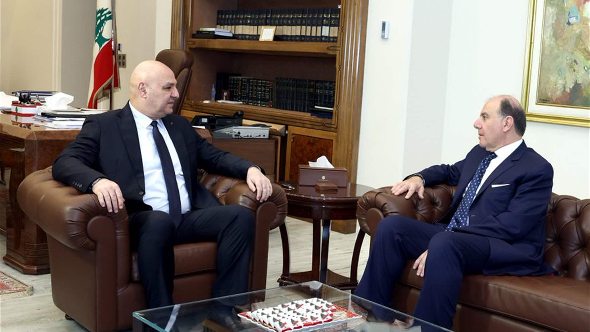 عون اطلع من حاكم المركزي على أجواء اجتماعاته في باريس والإجراءات الاحترازية للحفاظ على الاستقرار النقدي