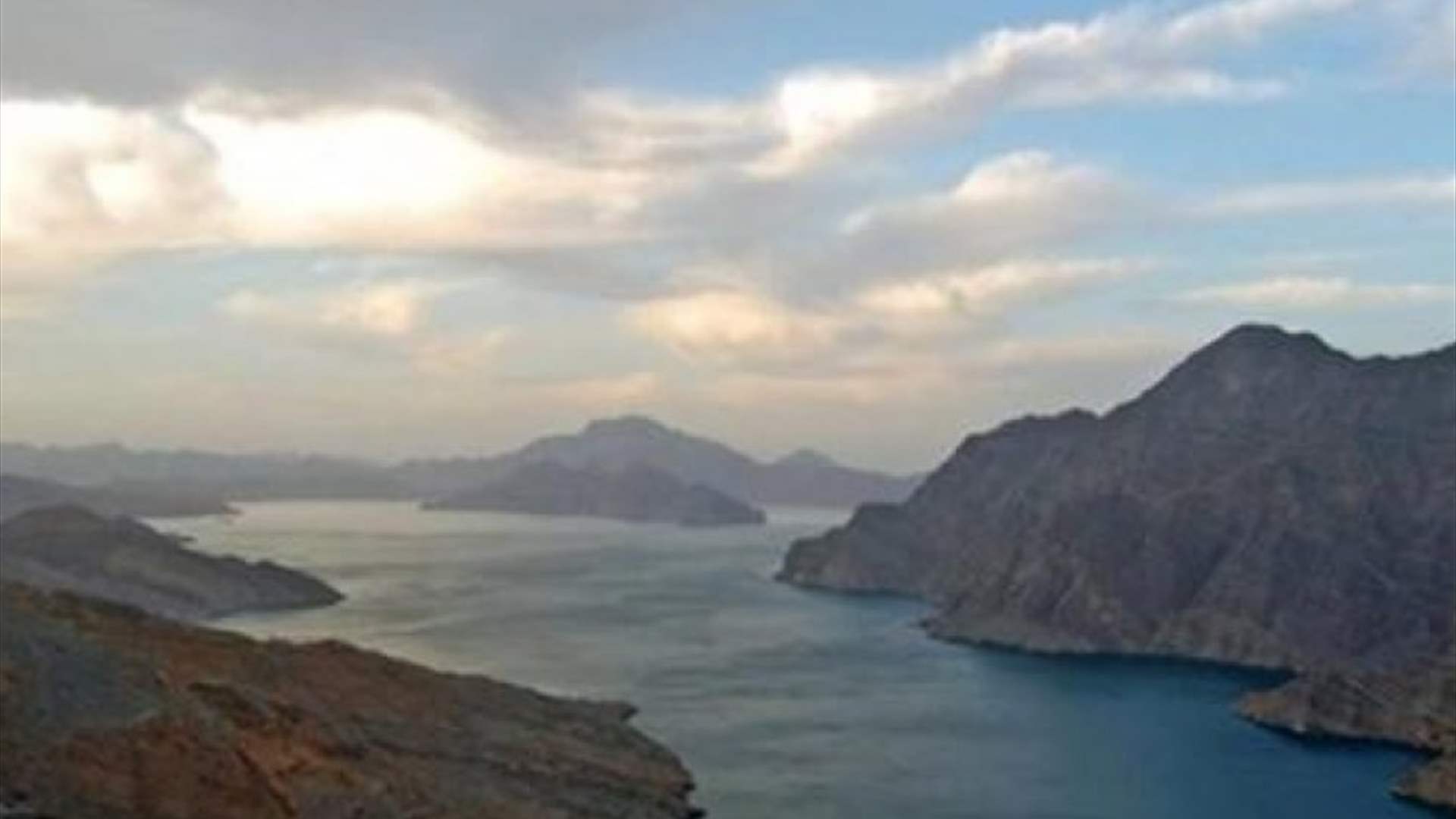 بيانات: توقف سفينتين صينيتين عن محاولة الخروج من هرمز