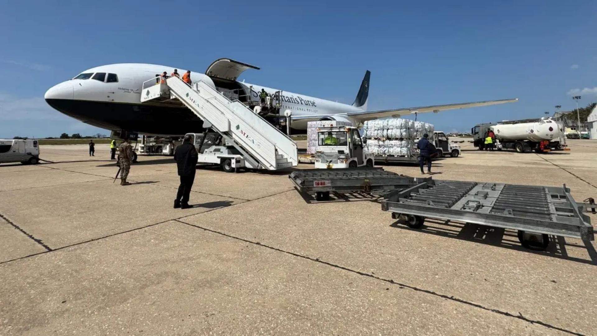 وصول طائرة مساعدات ثانية إلى بيروت محمّلة بـ53 طناً من المواد الإغاثية والطبية للنازحين اللبنانيين