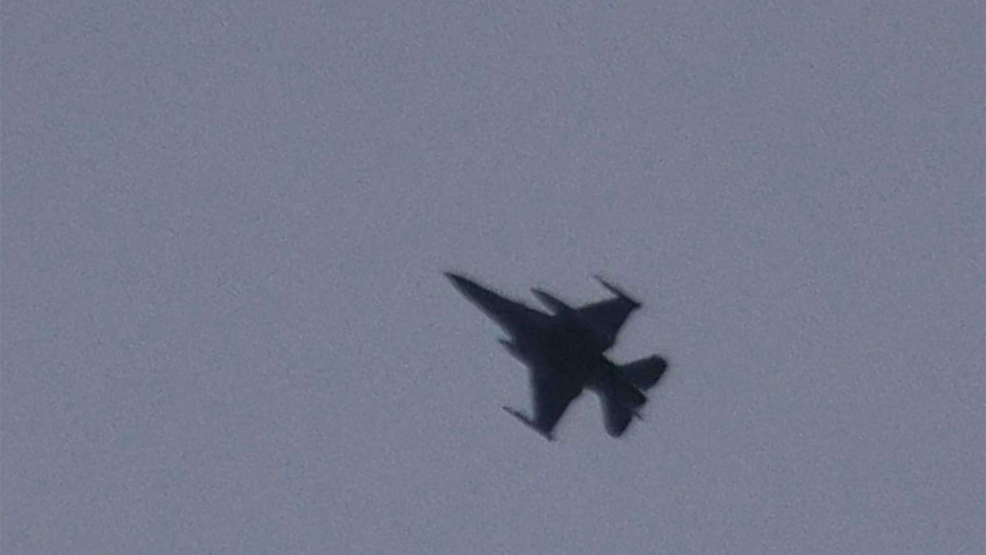 Israeli warplanes break sound barrier over Lebanon