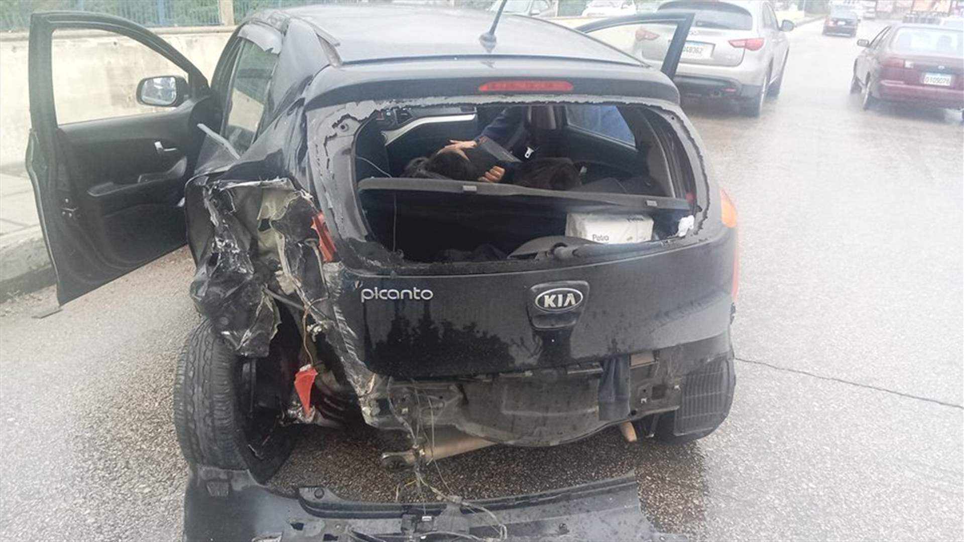 التحكم المروري: جريح نتيجة اصطدام سيارة بالفاصل الحديدي على أوتوستراد كازينو لبنان باتجاه بيروت