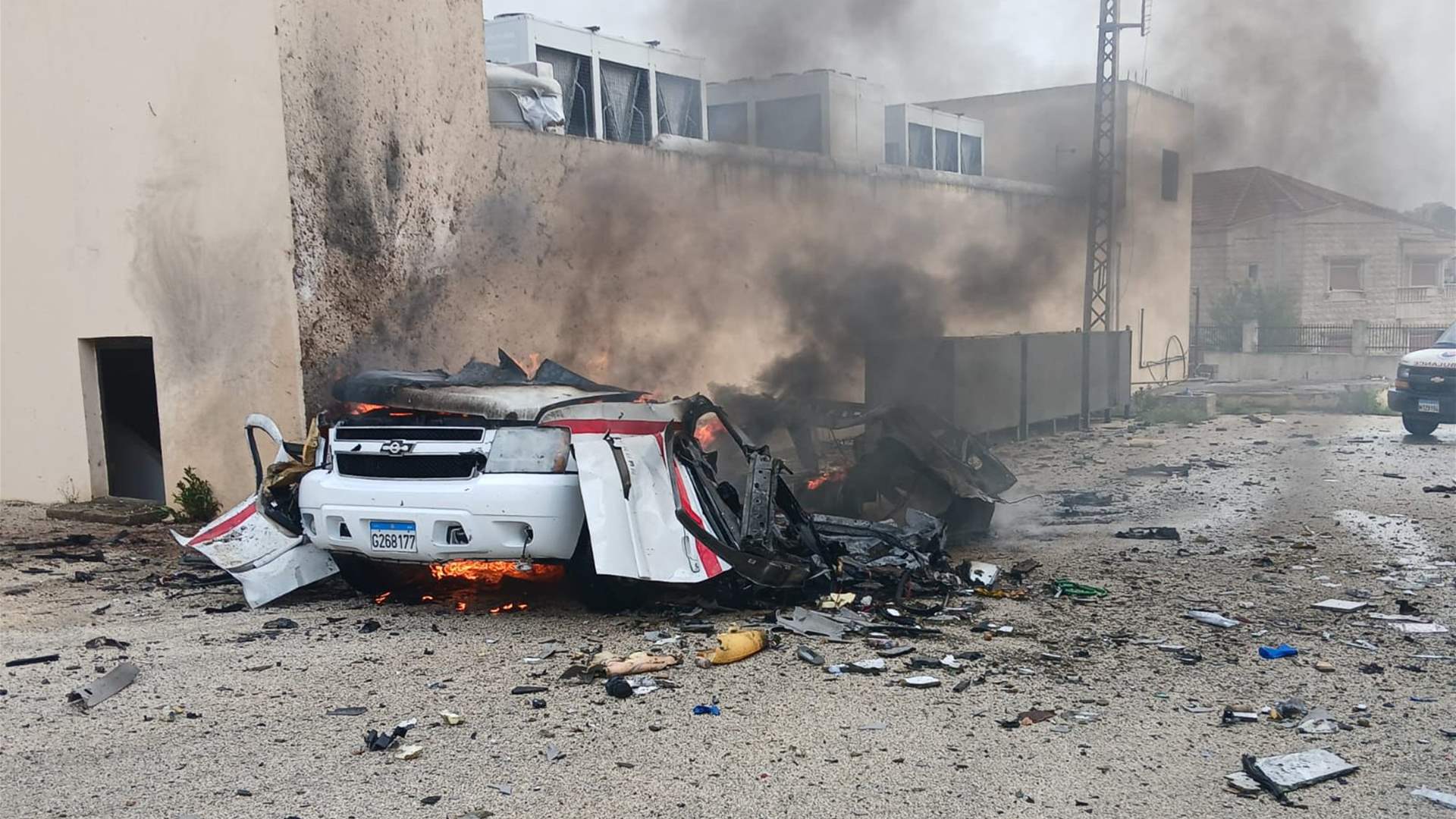 سيارة الإسعاف المستهدفة في بنت جبيل