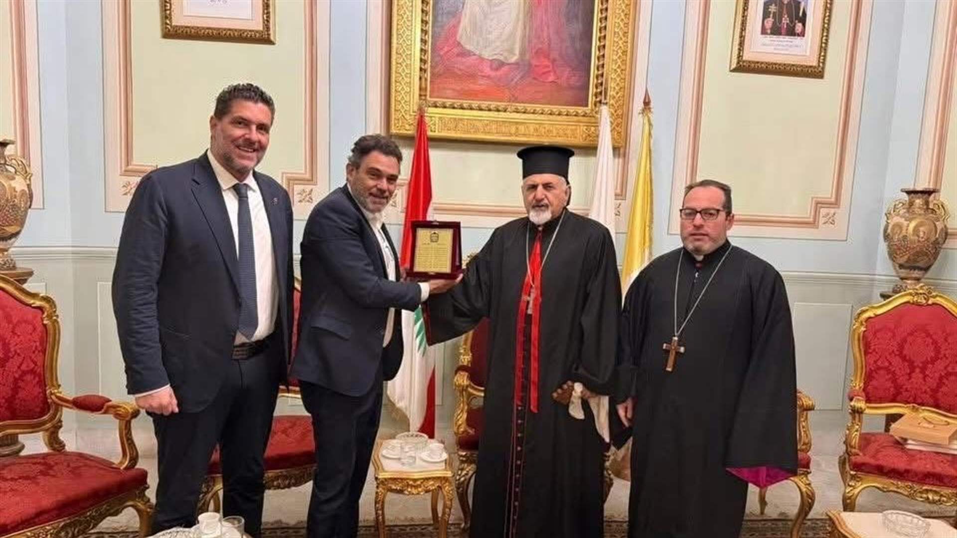 رئيس بلدية جونية يلتقي بطريرك السريان الكاثوليك ويؤكد التمسك بجذور لبنان وخدمة الوطن
