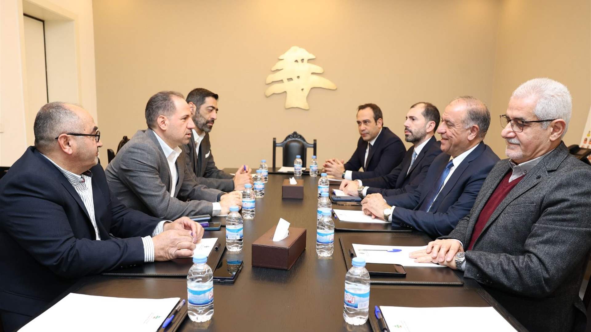 رئيس الكتائب يلتقي وفداً من تكتل الاعتدال الوطني 