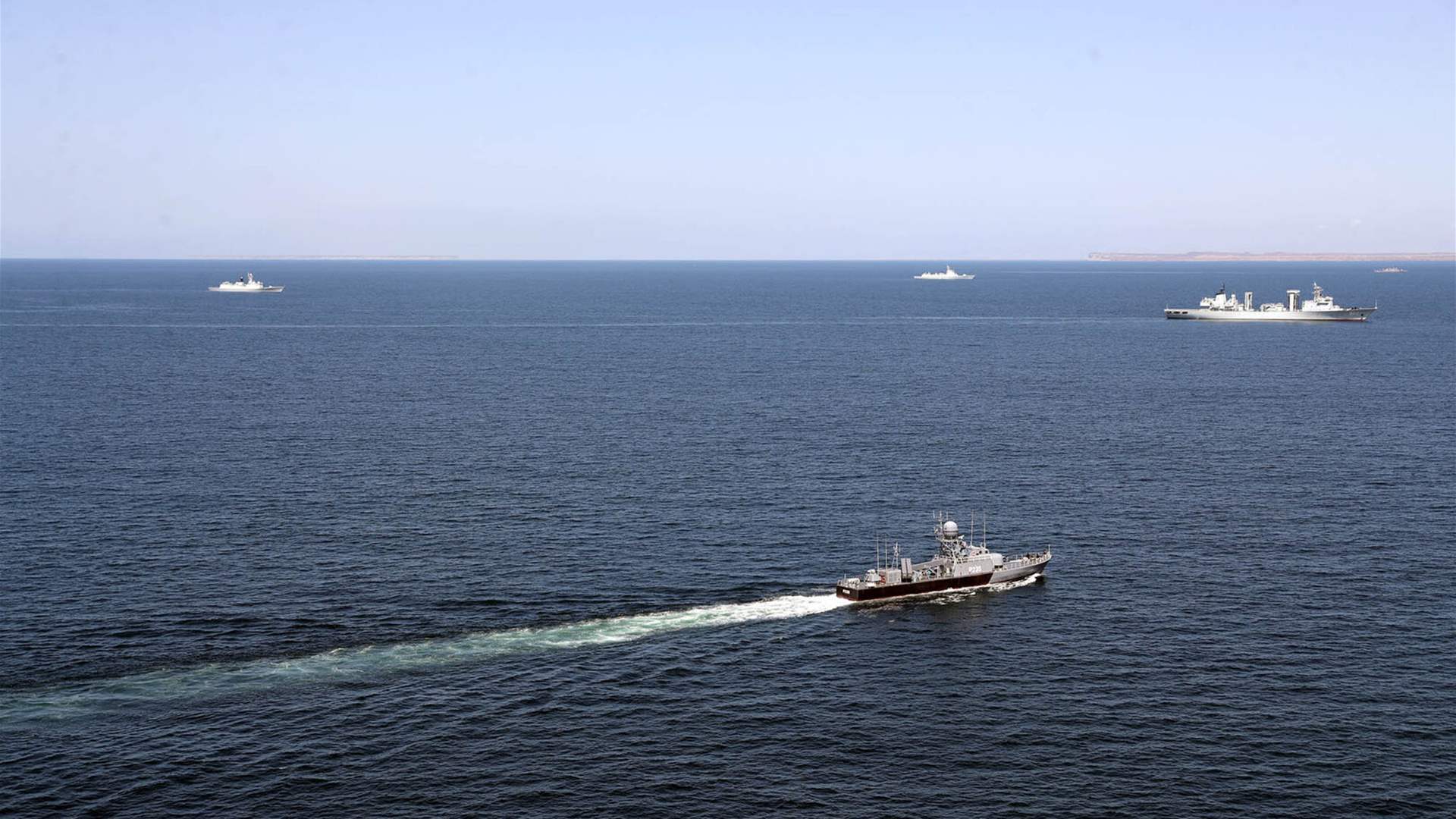 هيئة بحرية: سقوط مقذوفين في محيط سفينة قرب السعودية