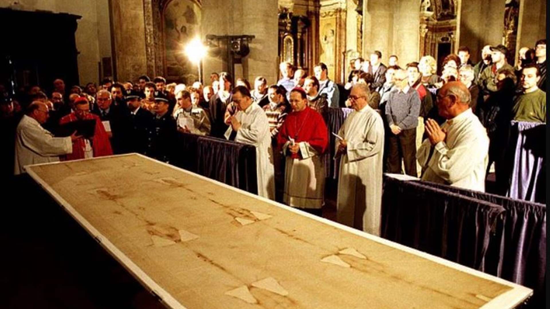 لغز "كفن تورينو" يتعمق... بصمات جينية من قارات مختلفة تثير حيرة العلماء