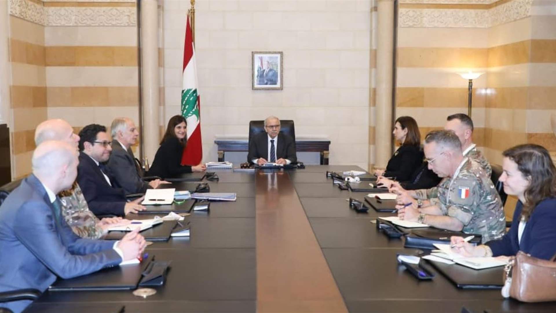 رئيس الحكومة تلقى من روفو رسالة دعم من ماكرون