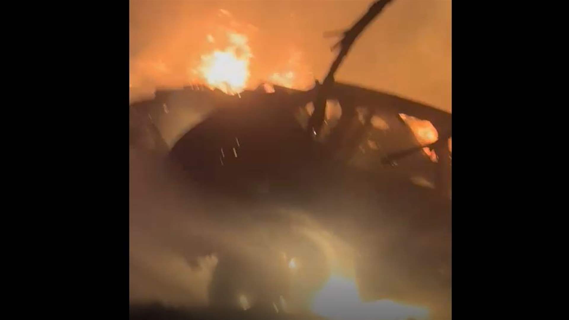 الإستهداف الإسرائيلي في الجناح طال عددًا من السيارات (فيديو)