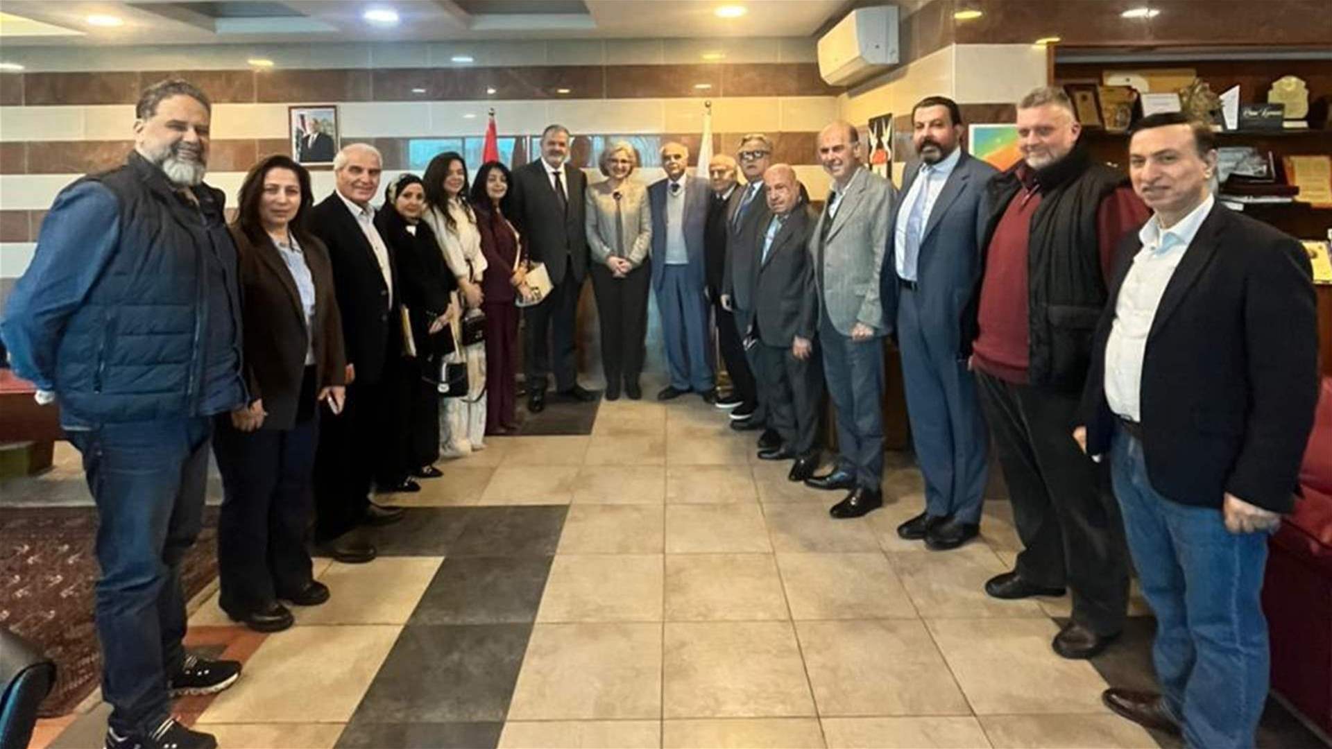 وزير التربية اجتمعت مع وفد نقابة المدارس الأكاديمية الخاصة وتسملت كتابا شرحوا فيه الاوضاع