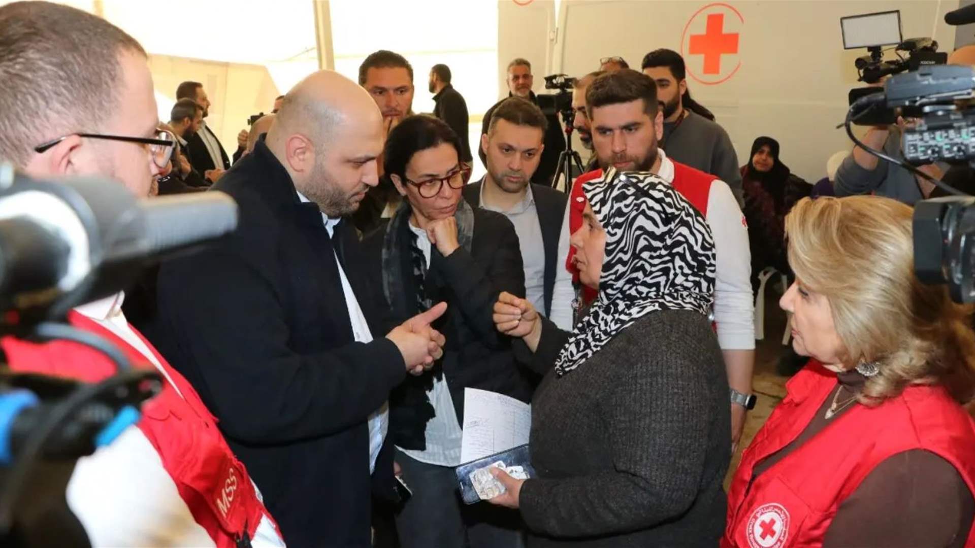 ناصر الدين تفقد مركز استضافة النازحين في المدينة الرياضية: الحاجات الدوائية مؤمنة لثلاثة أشهر والاستيراد مستمر 