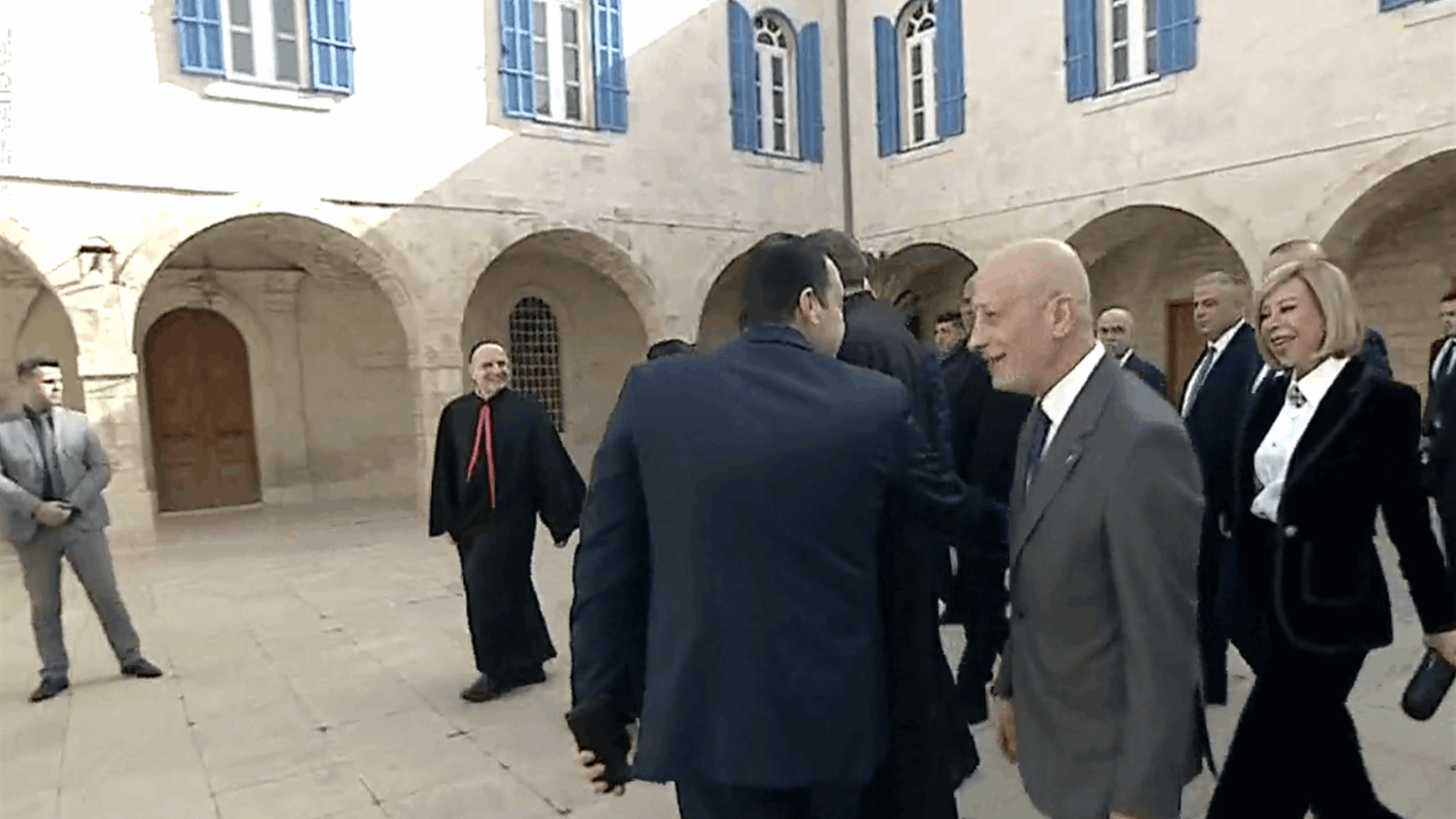 وصول رئيس الجمهورية جوزاف عون واللبنانية الأولى إلى بكركي للمشاركة في قداس عيد الفصح