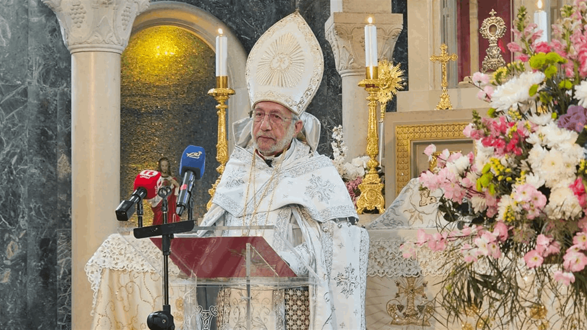 البطريرك ميناسيان في قداس الفصح: لبنان الذي نريده هو الحياد الذي يحميه من صراعات المحاور