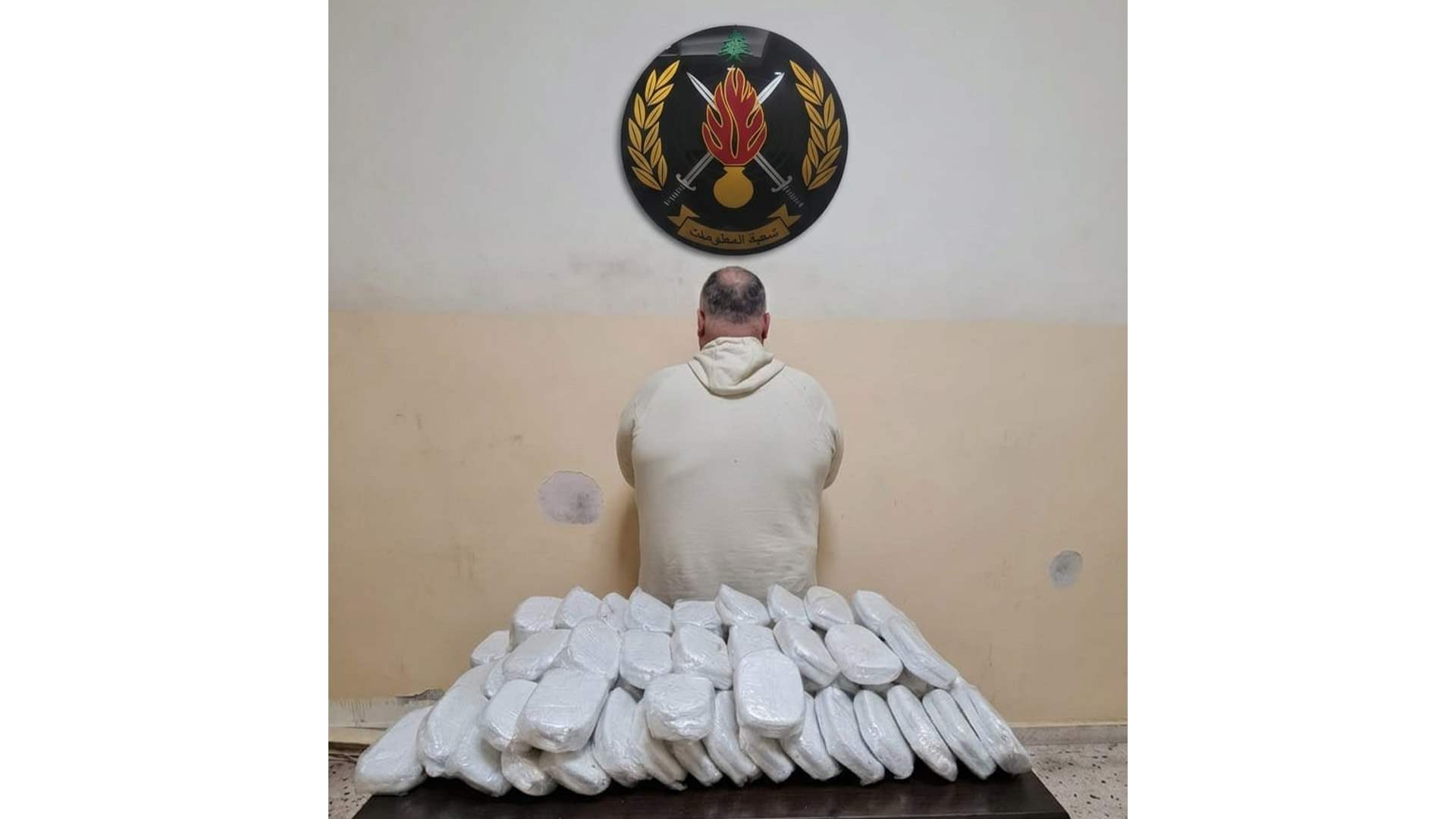 سرقوا مبلغًا ماليًّا ومصاغًا ذهبيًّا بقيمة تُقارب الـ50 ألف دولار ثمّ حرقوا أثاث المنزل وفرّوا...