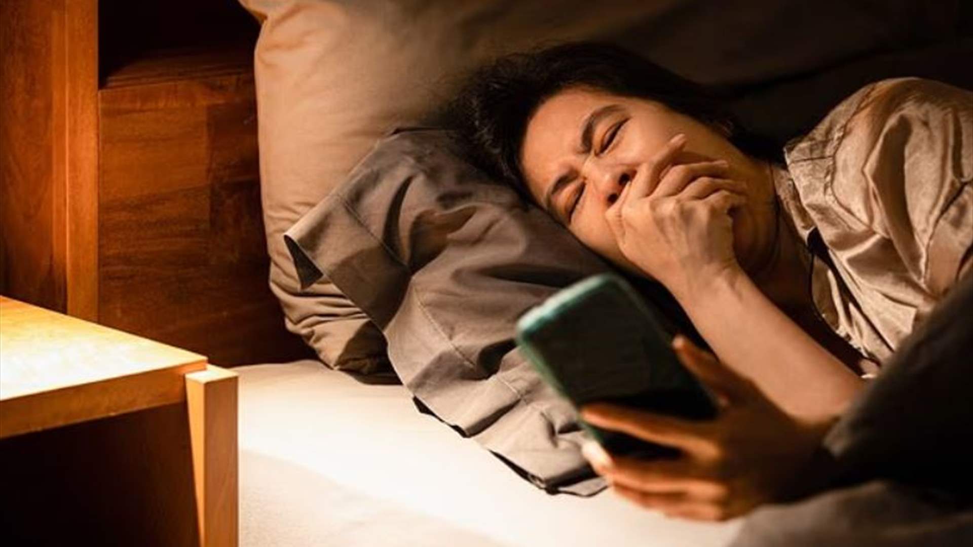 اضطراب مواعيد النوم يضاعف خطر الإصابة بالنوبات القلبية... دراسة تحذر من "الفوضى الليلية"!