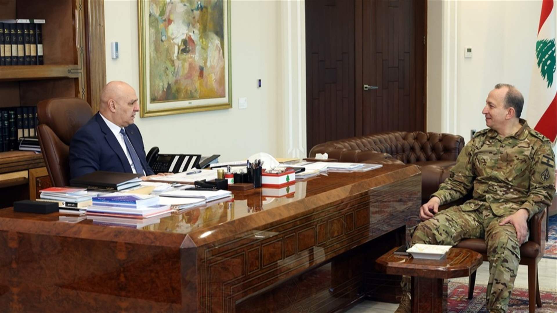 الرئيس عون عرض مع قائد الجيش الأوضاع الامنية