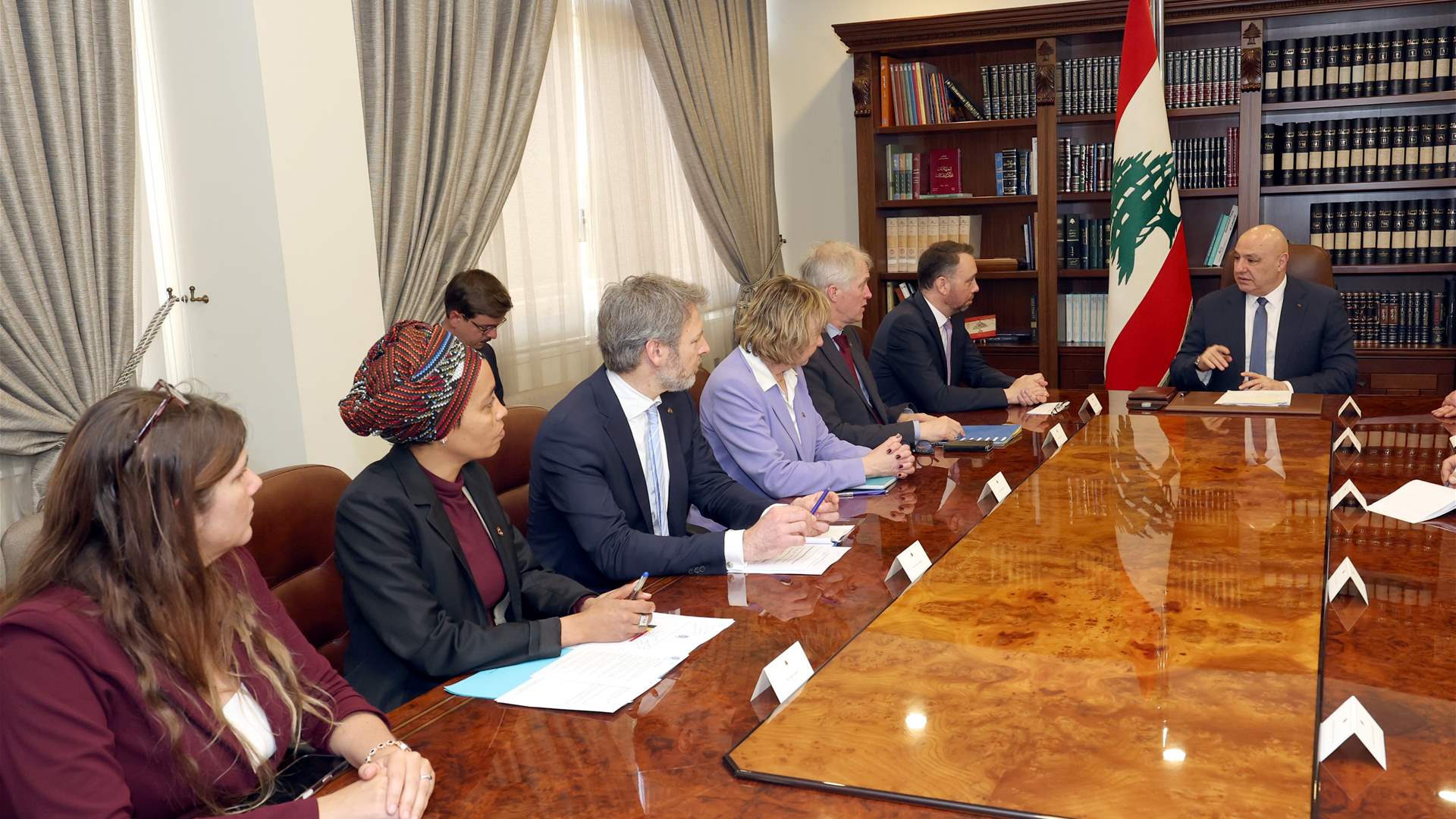 عون يؤكد تمسّك لبنان بالهدنة وبسط سلطة الدولة خلال لقائه وزير خارجية بلجيكا