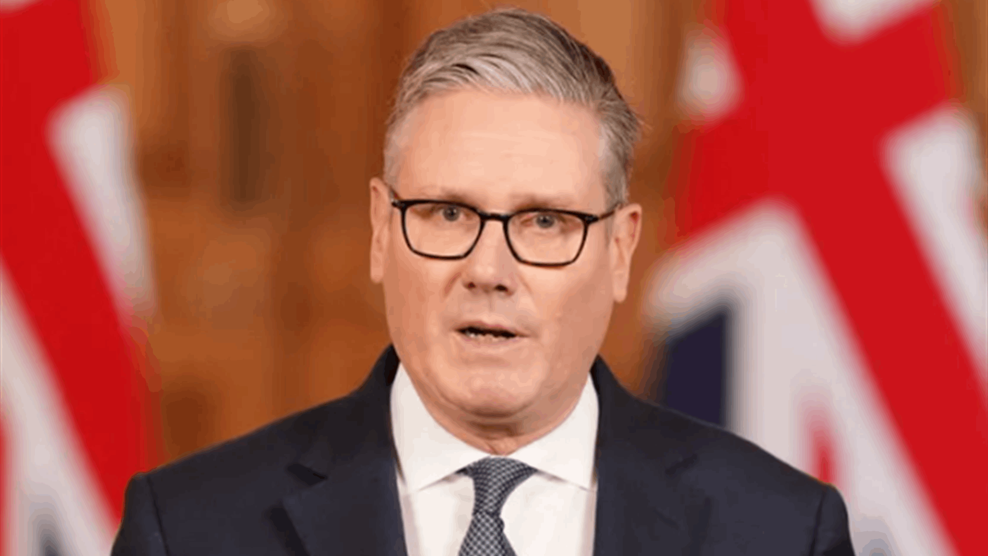 ستارمر يصل إلى السعودية في مستهل جولة خليجية ويرحّب بوقف إطلاق النار