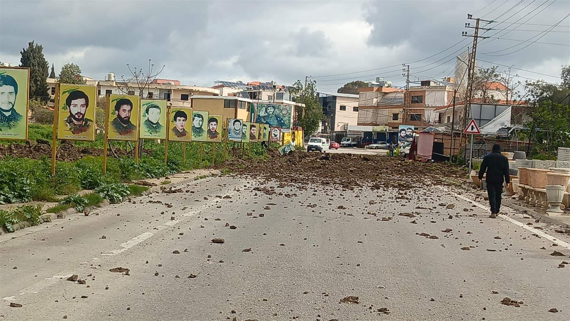 غارة تستهدف الطريق في بلدة الشرقية وتقطعها