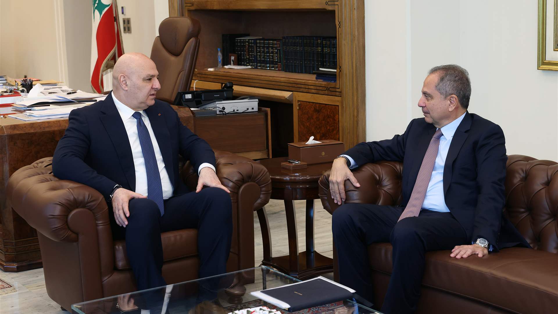 الرئيس عون عرض مع وزير الطاقة والمياه الواقع الكهربائي في البلاد في ضوء التطورات العسكرية المستمرة كما تطرق البحث الى وضع المحروقات بمختلف مشتقاتها وتوافرها في الأسواق اللبنانية